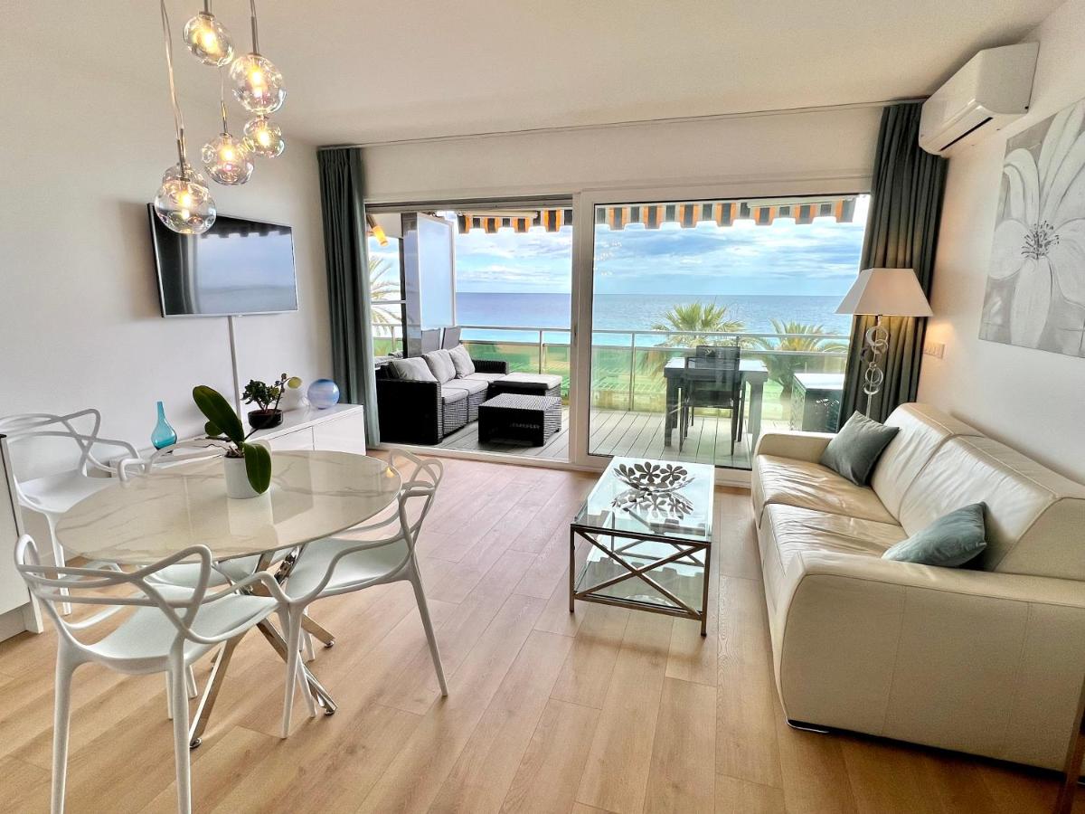 Apart-a-Nice : A Breathtaking View on the Sea