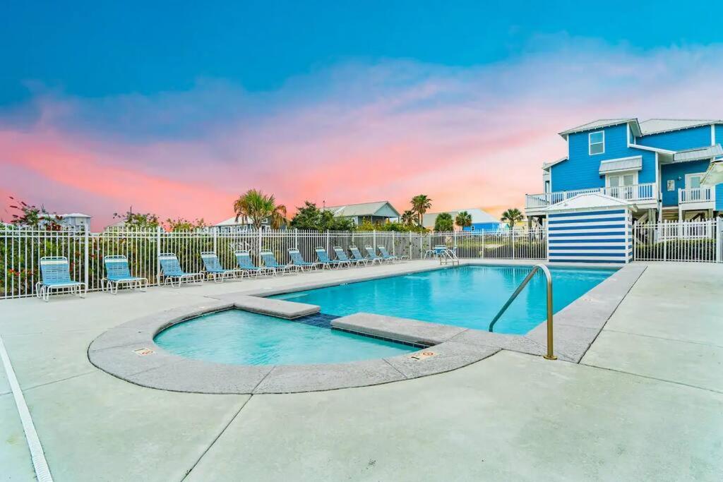 Luxury 5BR Gulf Shores Oceanfront +Pool &Amenities view 5