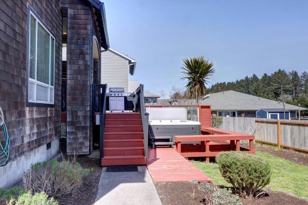 New Listing! 3 Bedroom with Hot Tub view 4