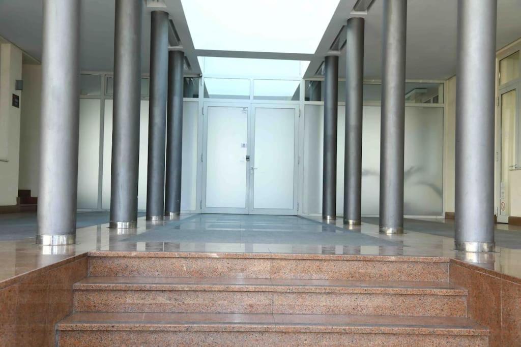 Modern apartment, 24/7 security, free parking view 3