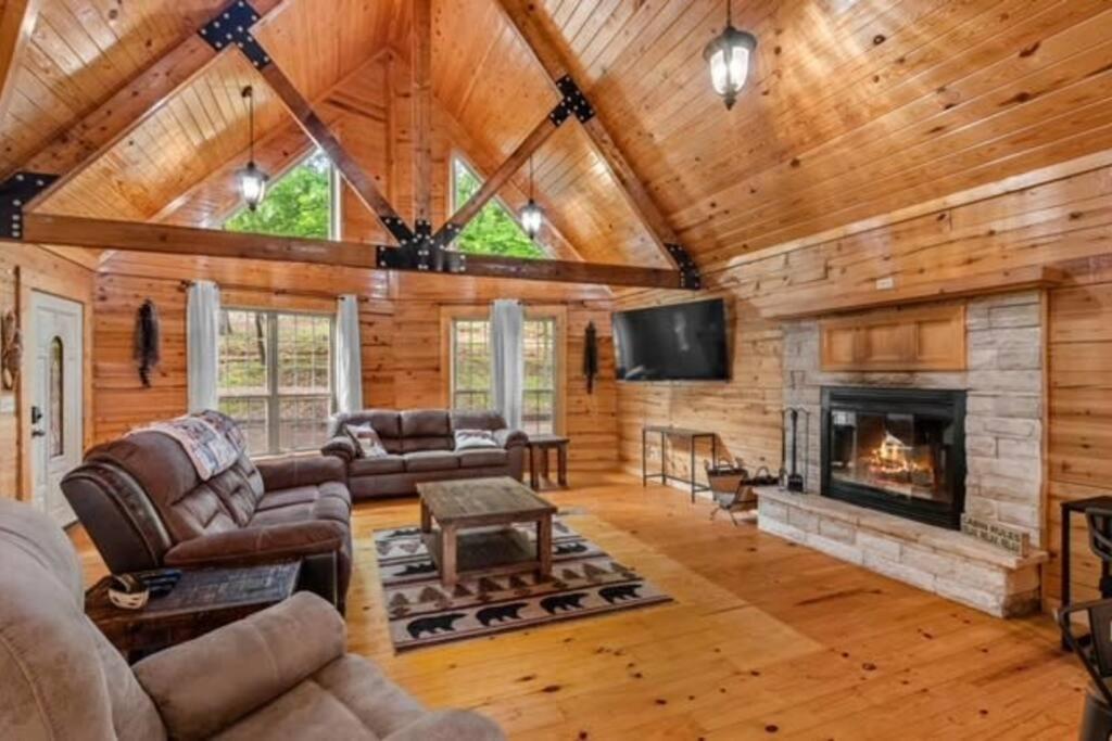 Main Lodge at Lake Forest Cabins