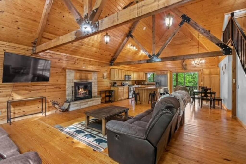 Main Lodge at Lake Forest Cabins