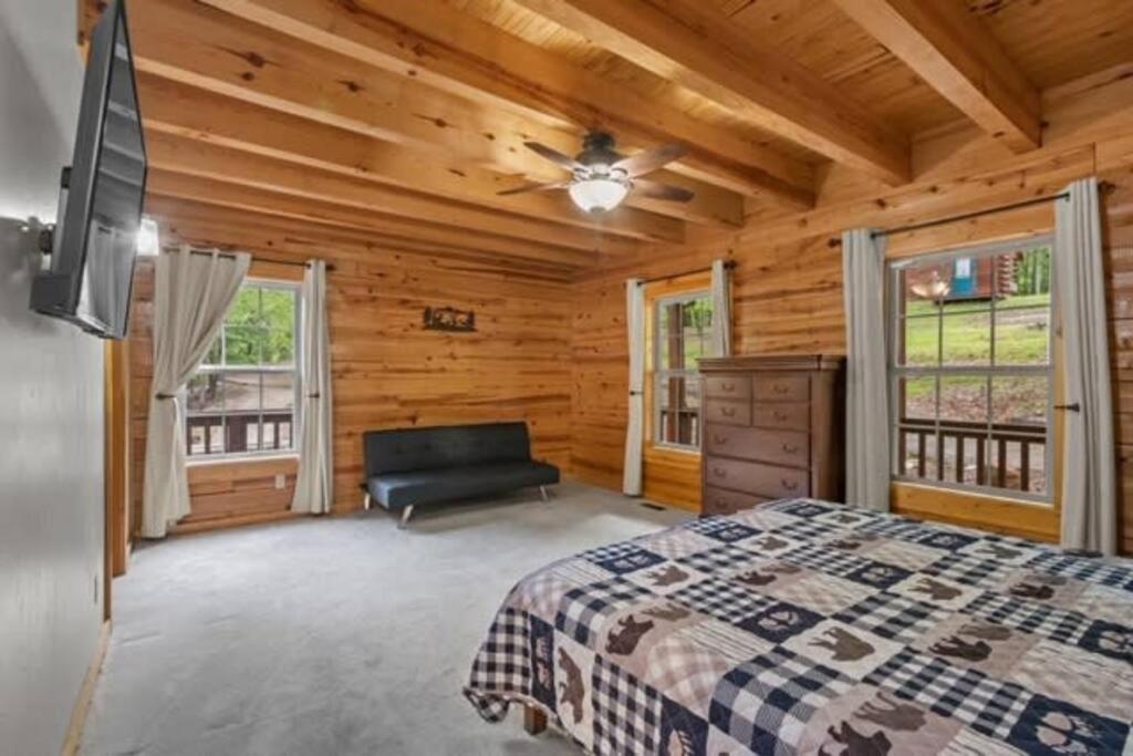Main Lodge at Lake Forest Cabins