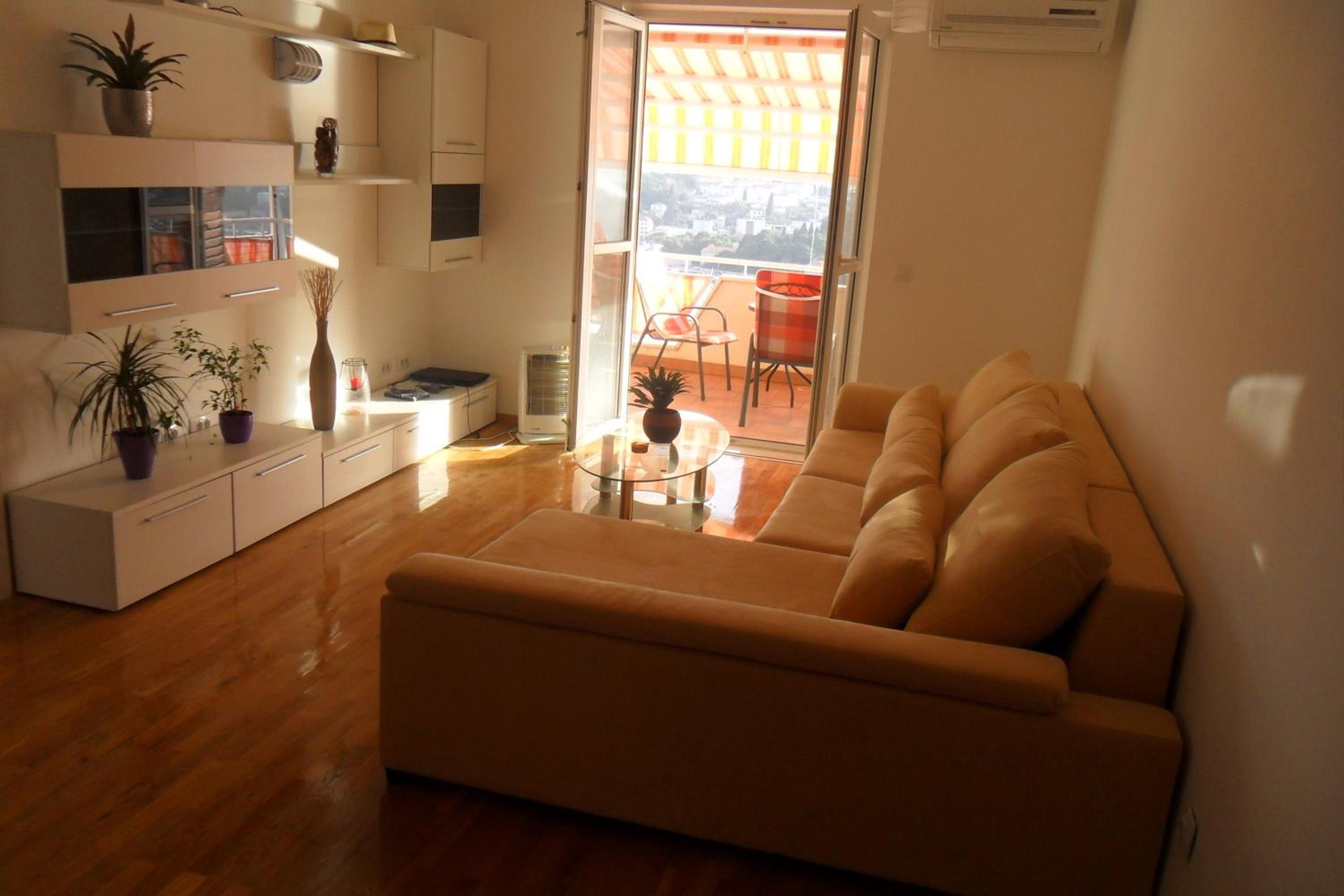 Apartment ANELA with large common tarrace and beautiful sea view