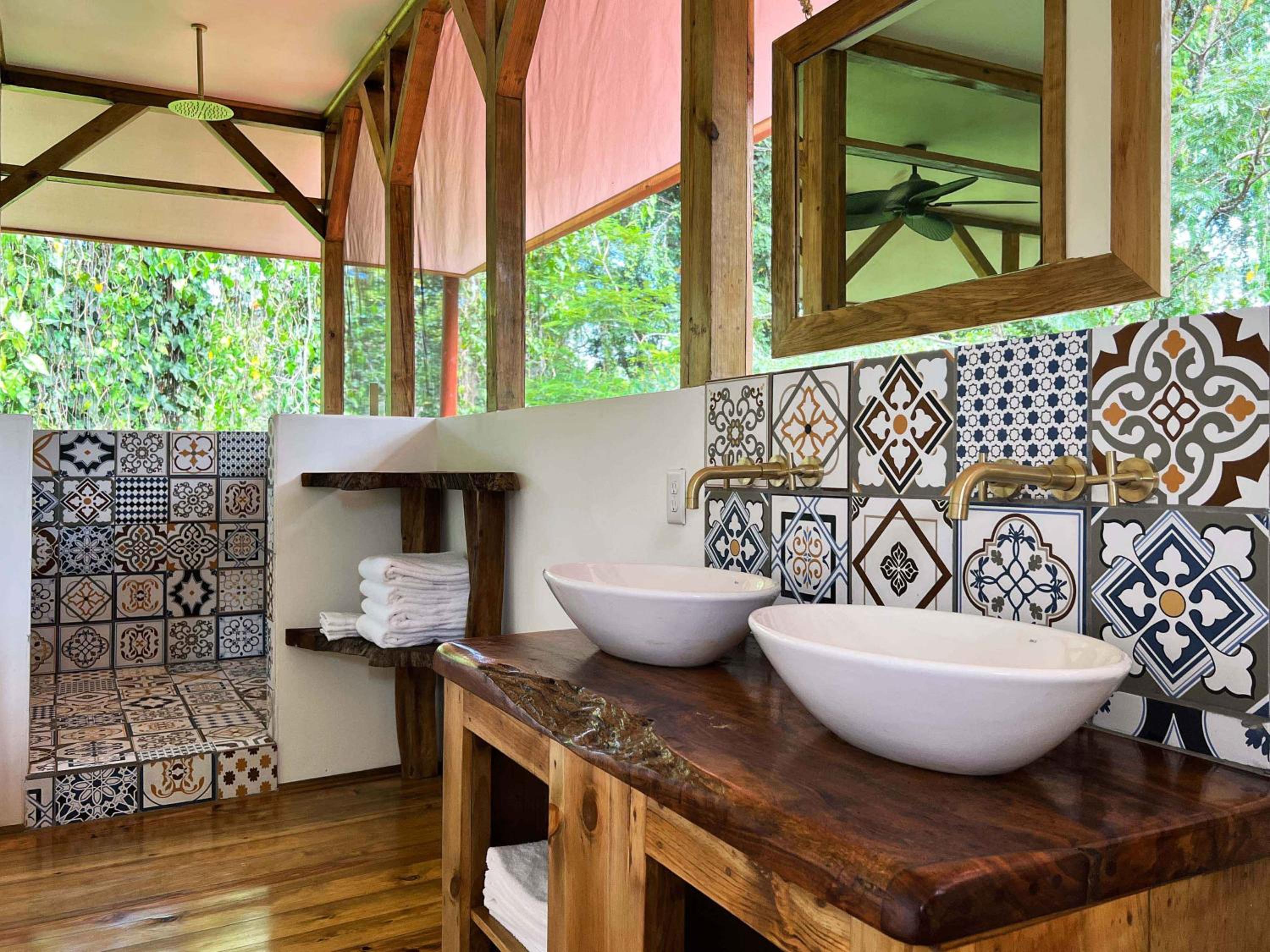 Casa Cayuco Eco-Adventure Lodge