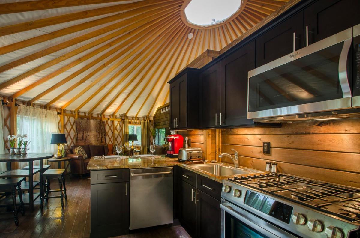Spring Ridge Luxury Yurt - Creekside Glamping with Private Hot Tub view 3