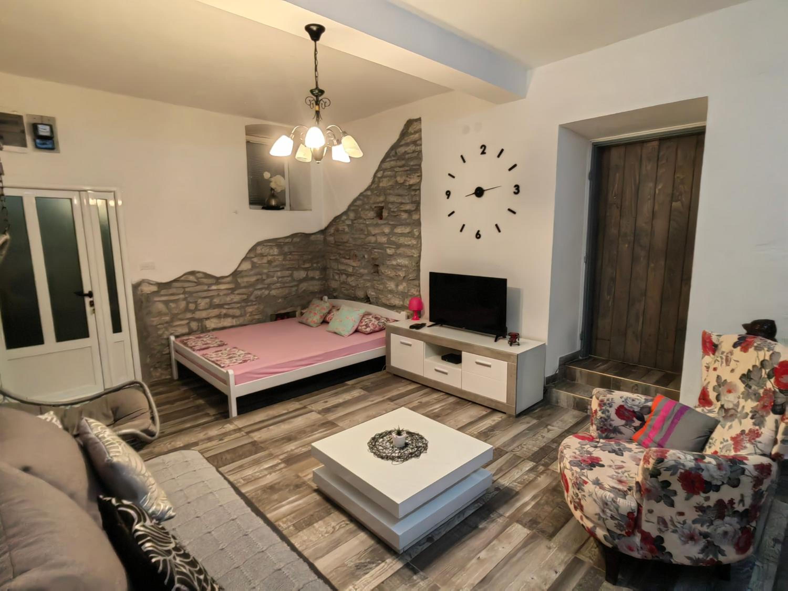 Photo 6