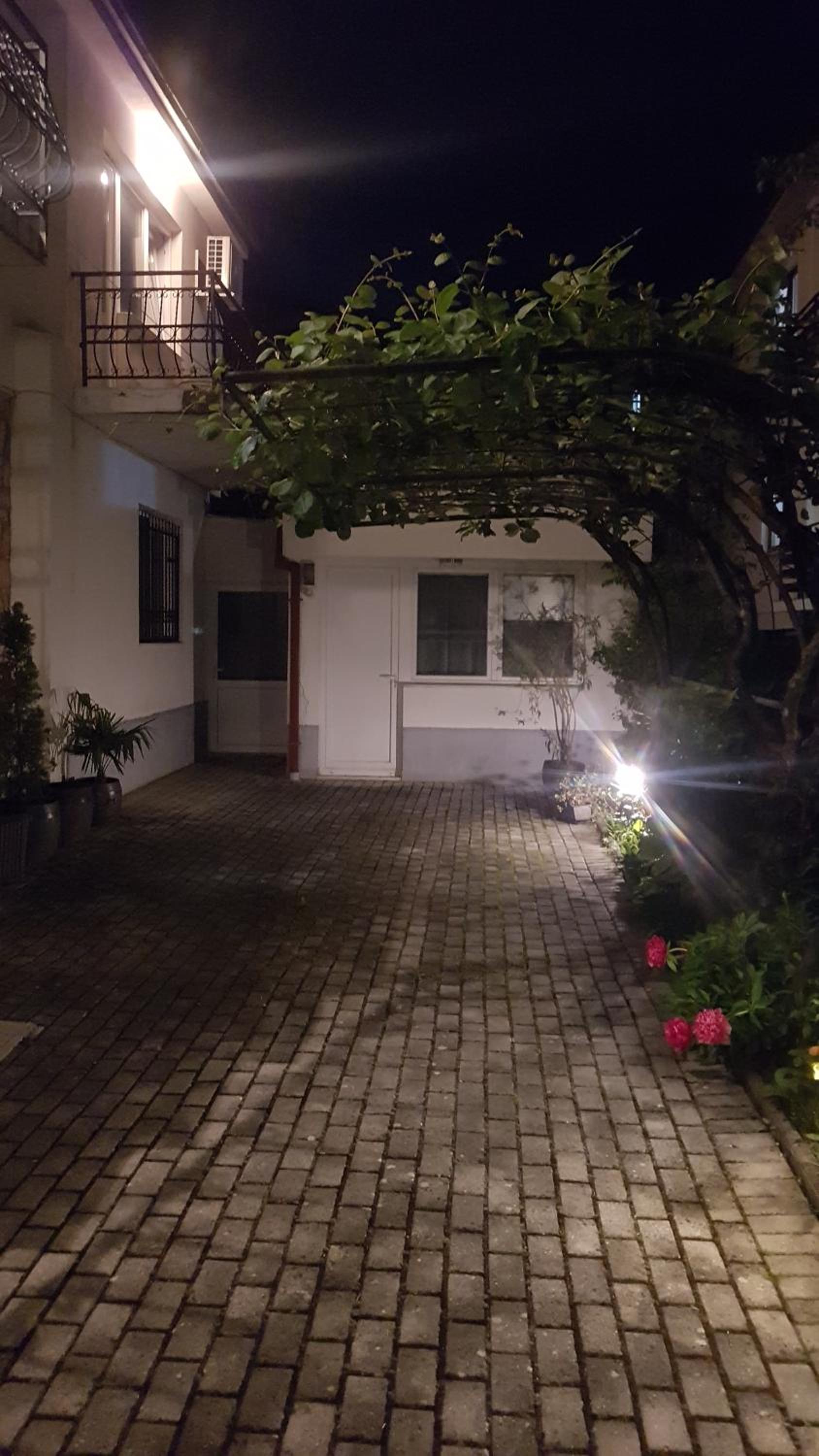 Luccia Apartments-Guesthouse Laguna