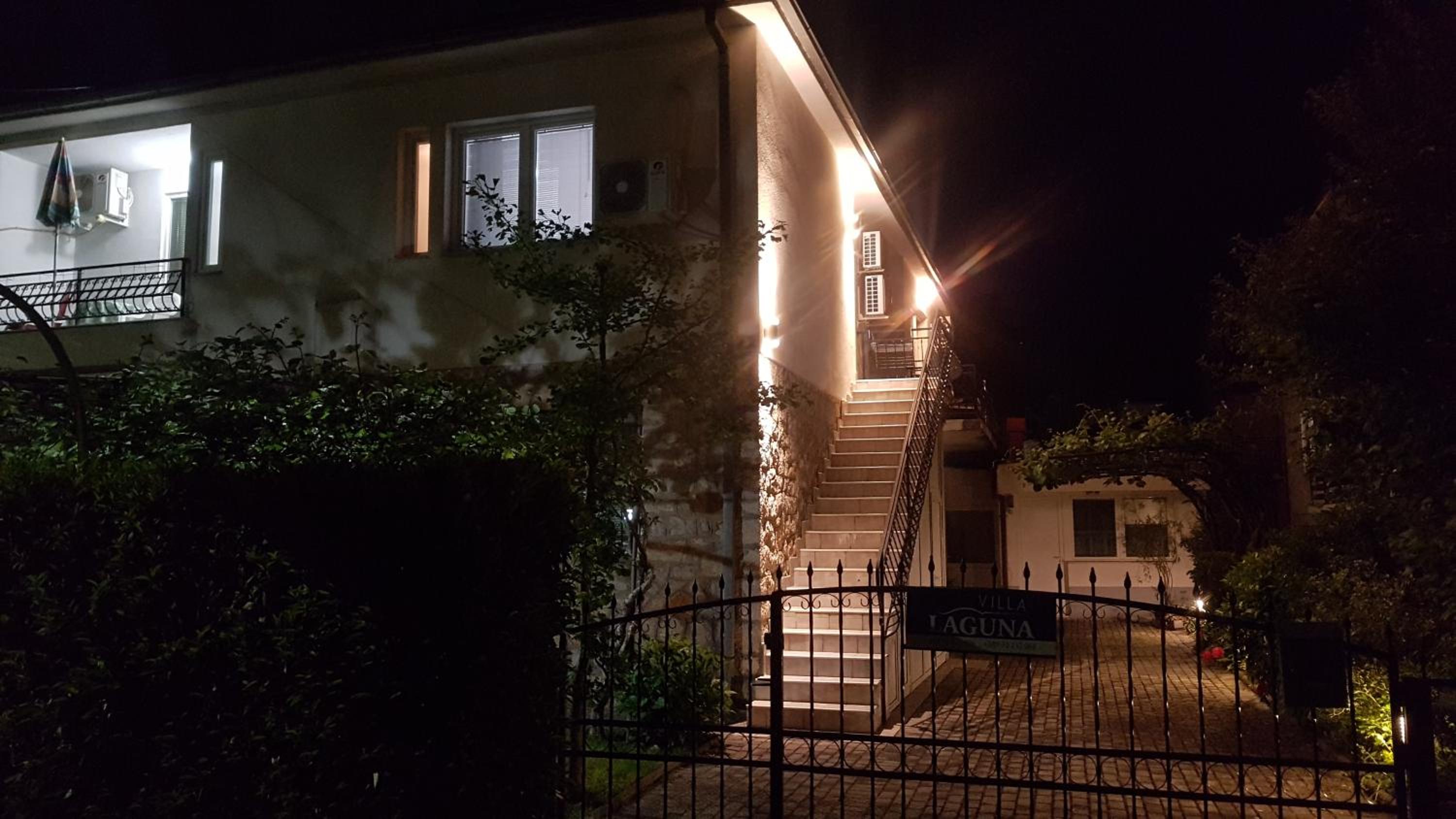 Luccia Apartments-Guesthouse Laguna