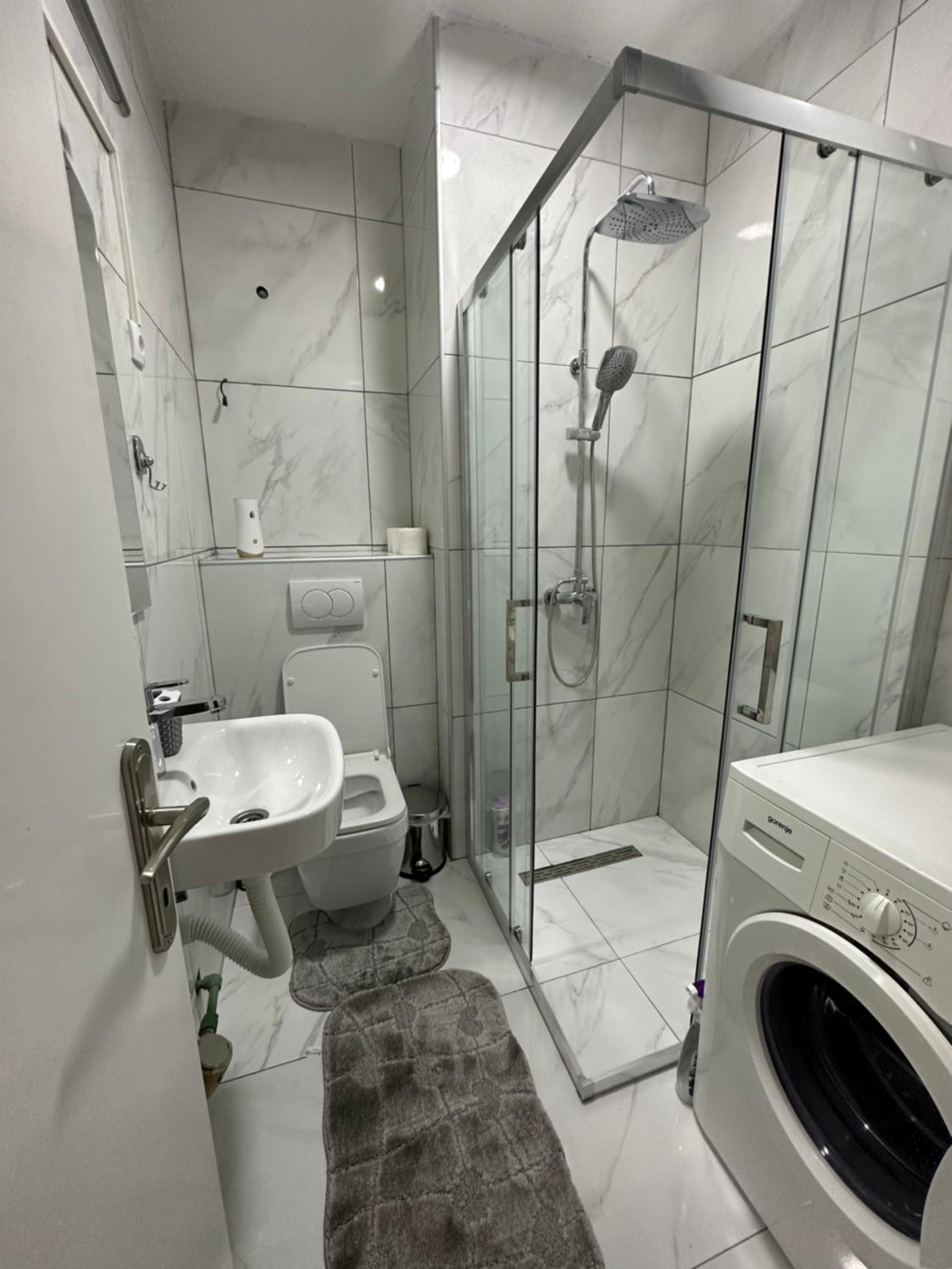 One bedroom apartment in great location view 4