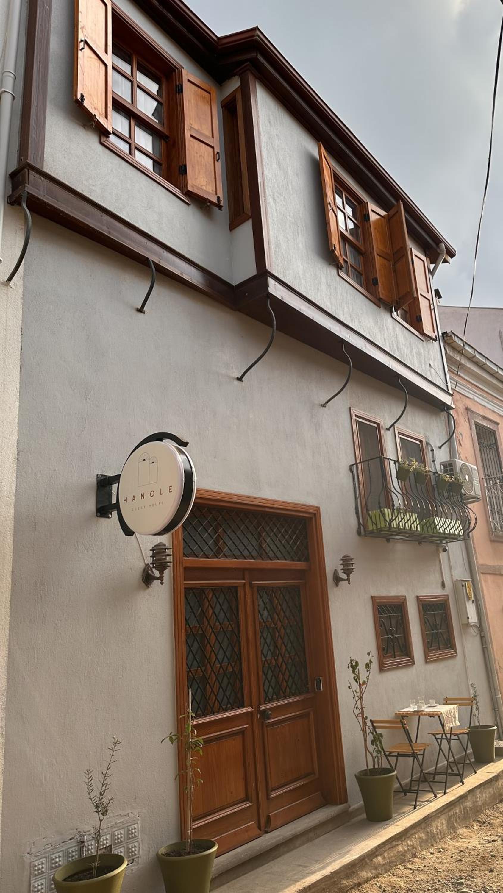 Hotel Hanole Guest House - Image 1