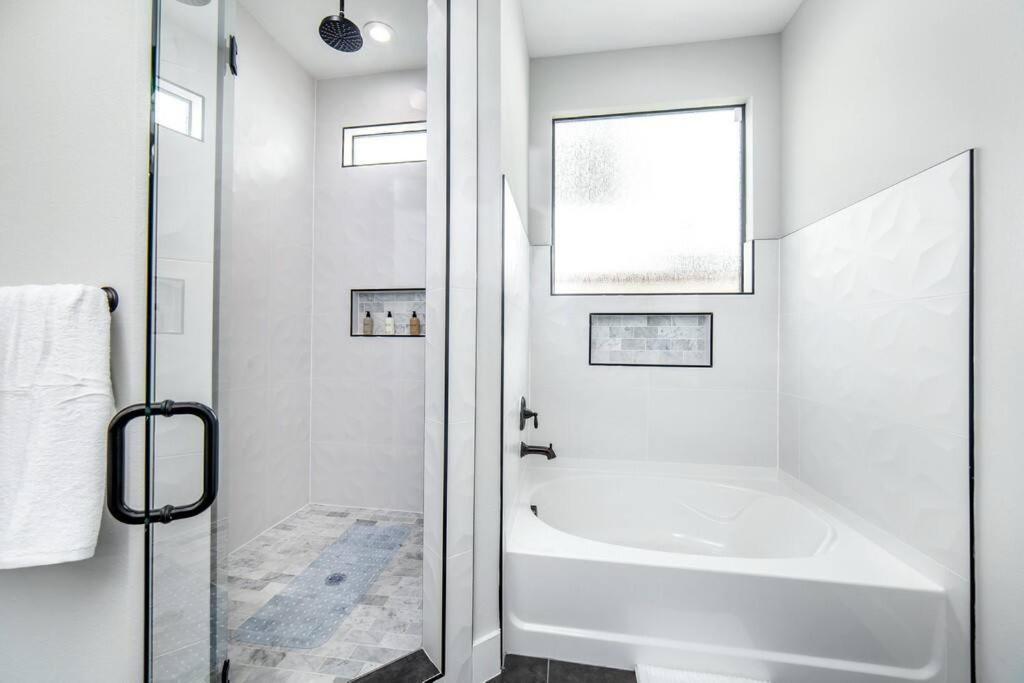 Glam Paradise 5BRs Downtown Dallas view 2