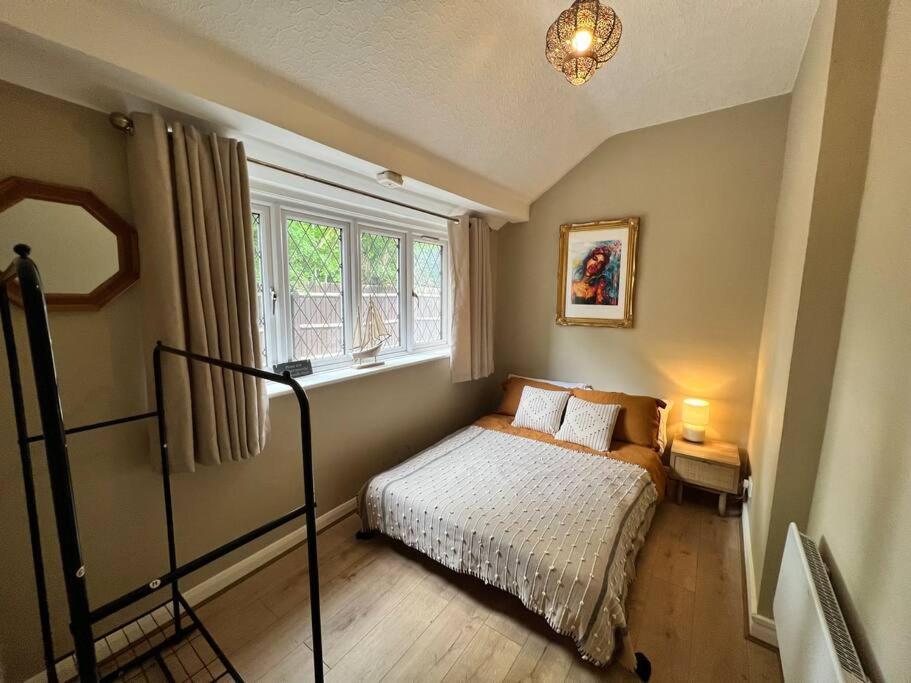 Beautiful flat sleeps 4 in Taplow Maidenhead Near Windsor and Ascot racecourses Near Legoland view 4