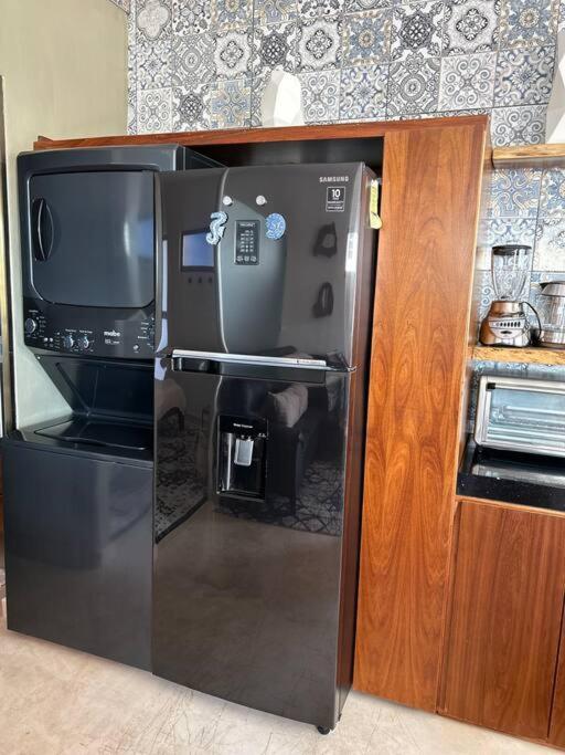 A Sweet modern condo by the beach for Digital Nomads view 4
