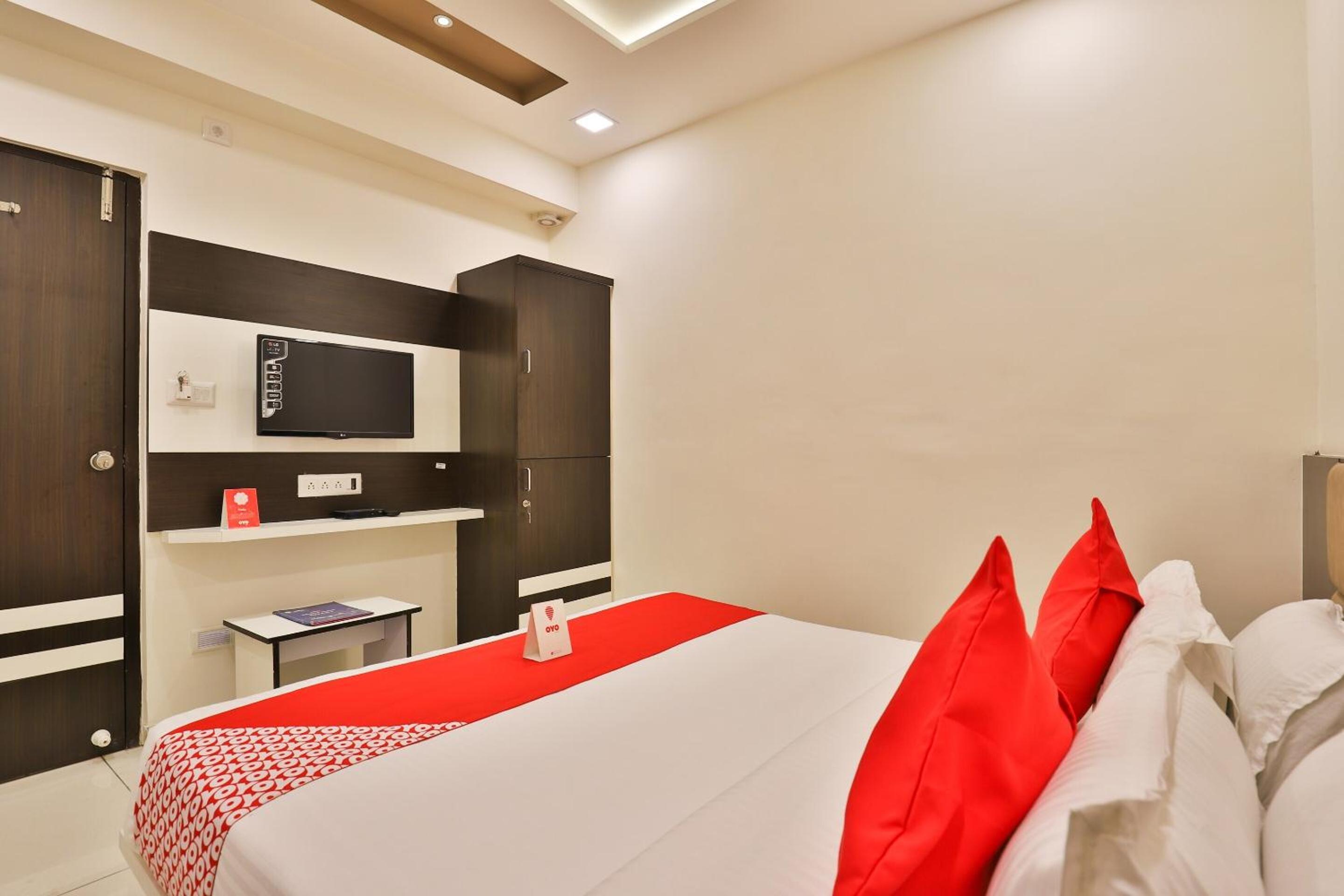 OYO Hotel Raadhe