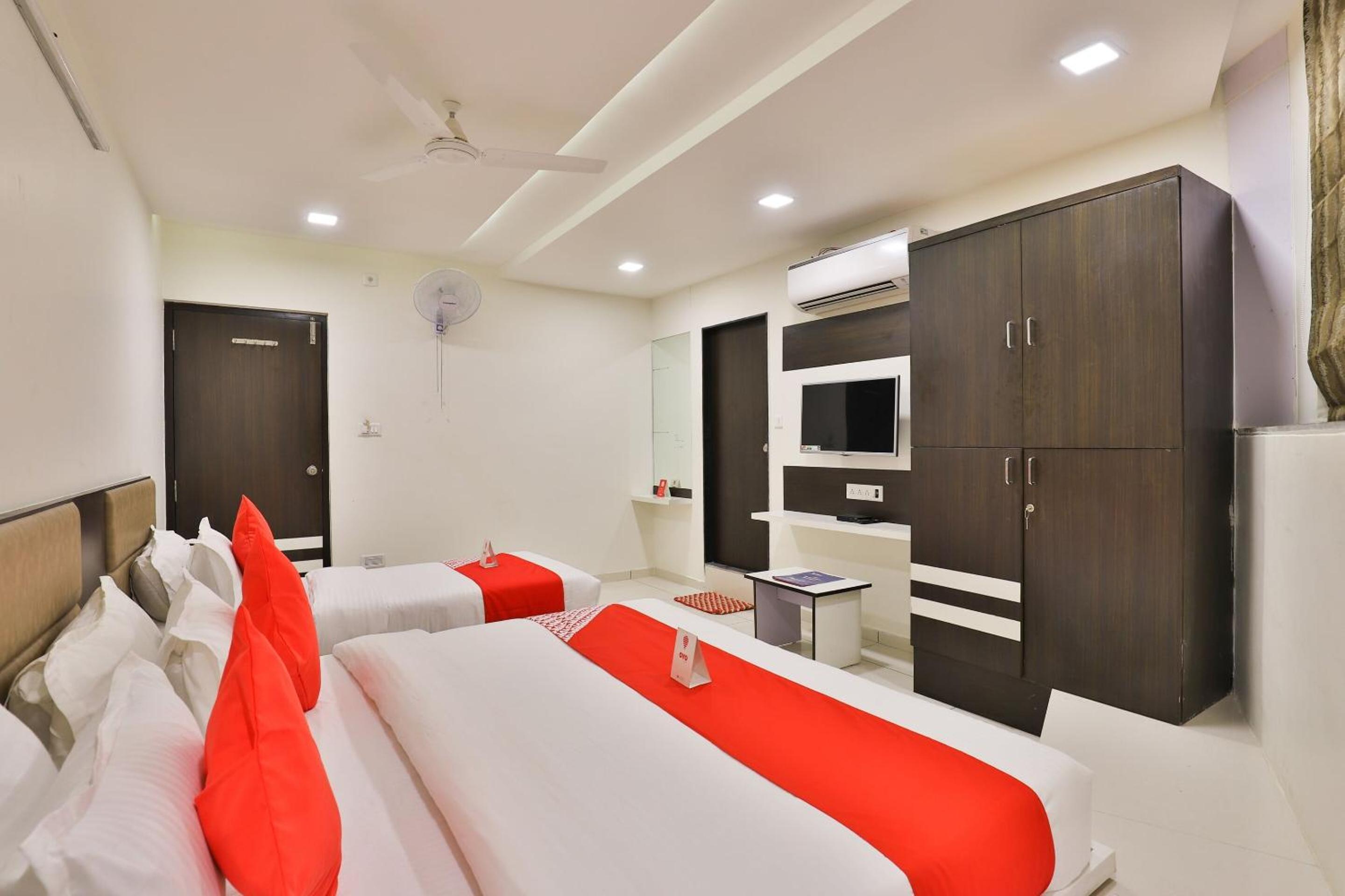 OYO Hotel Raadhe