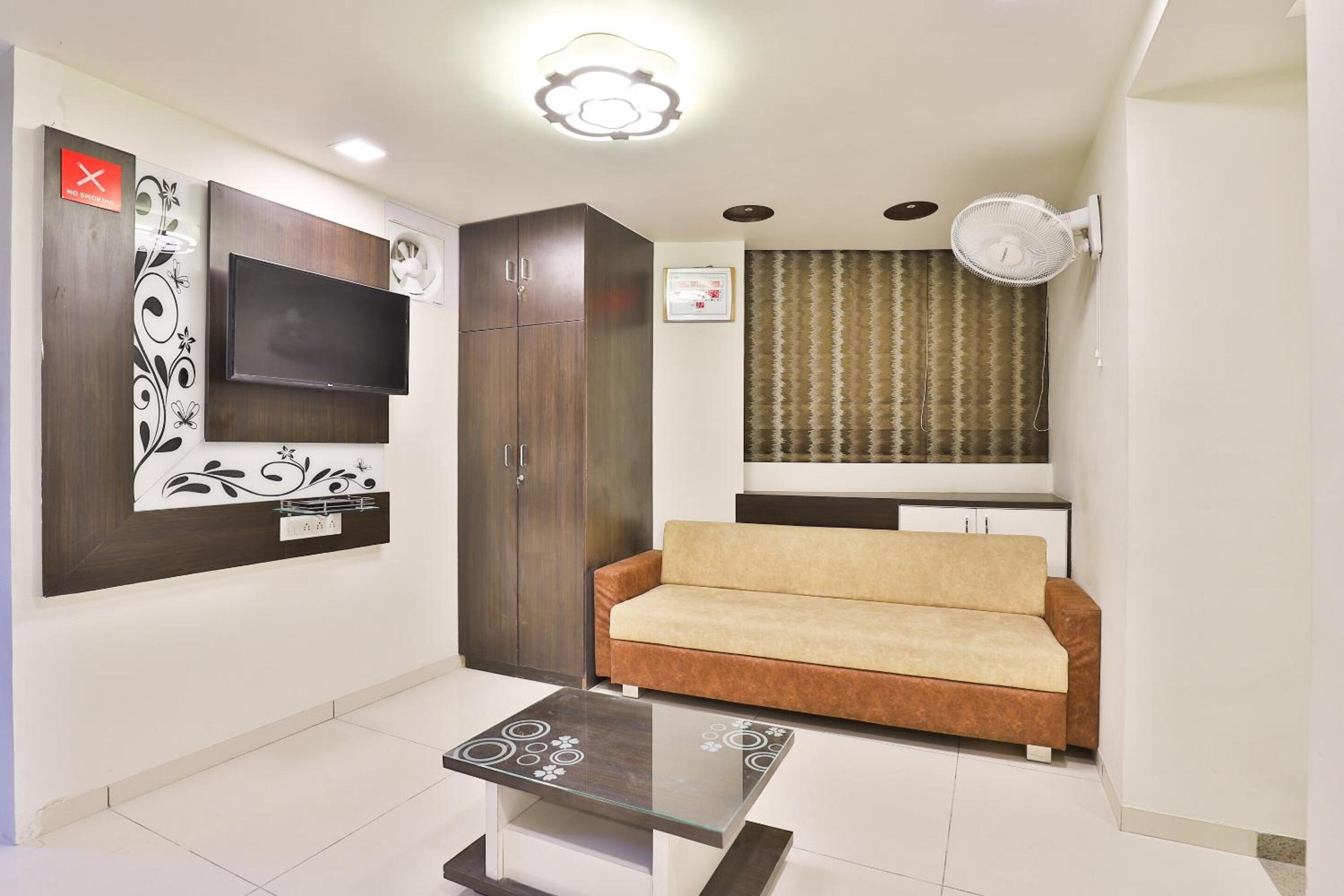 OYO Hotel Raadhe