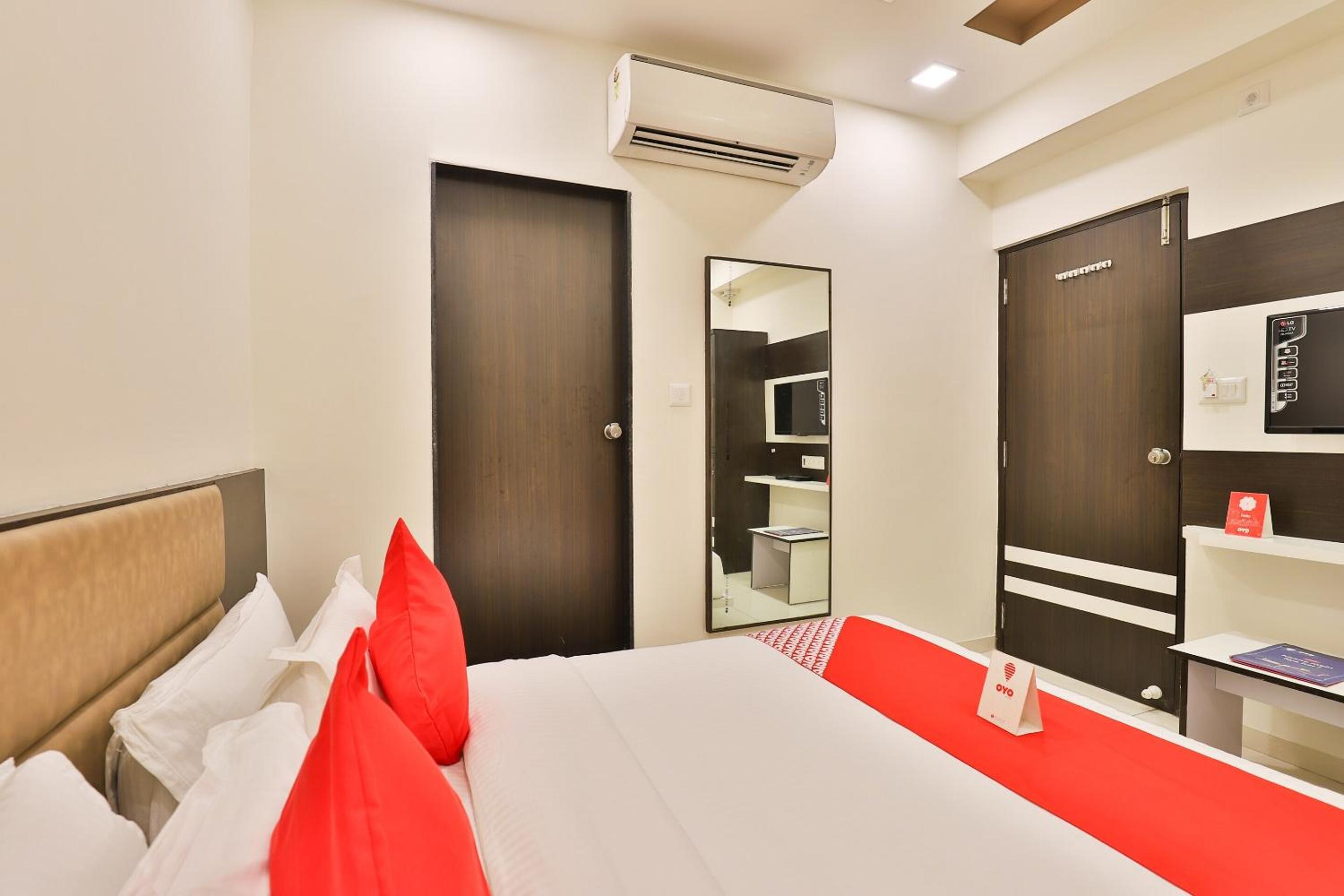 OYO Hotel Raadhe