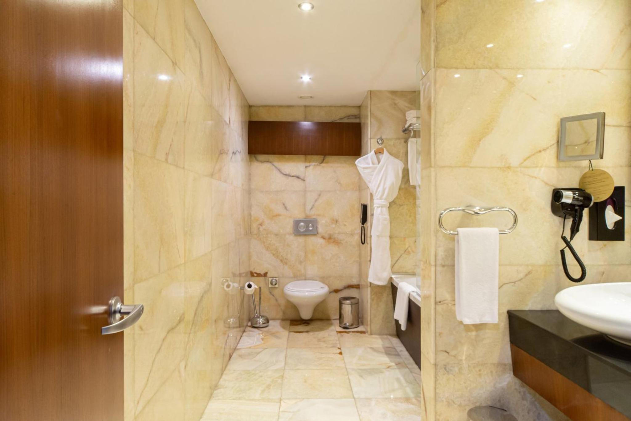 Crowne Plaza Istanbul Harbiye, an IHG Hotel - Image 104