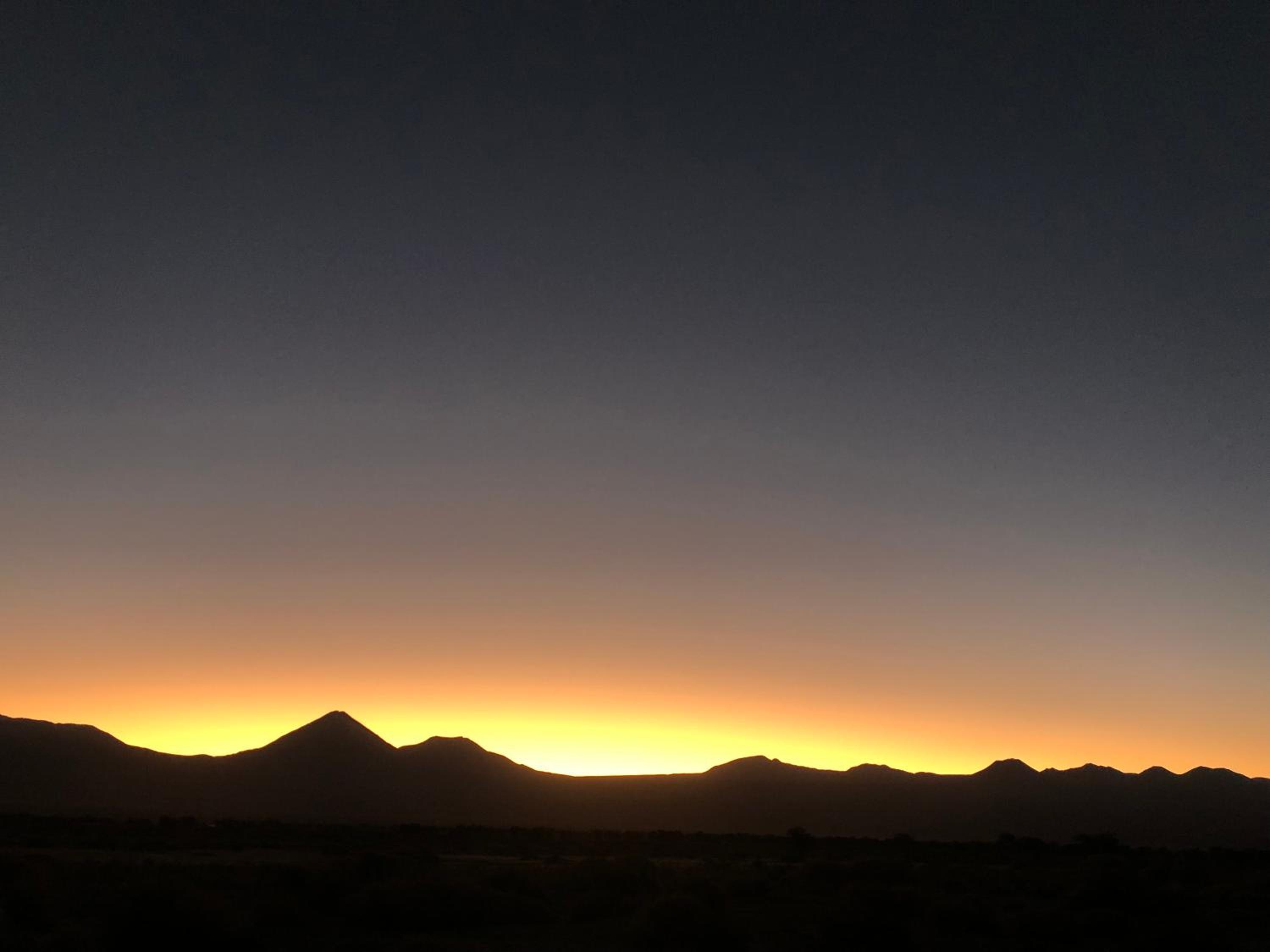 Refugio Andino con vista al volcán.