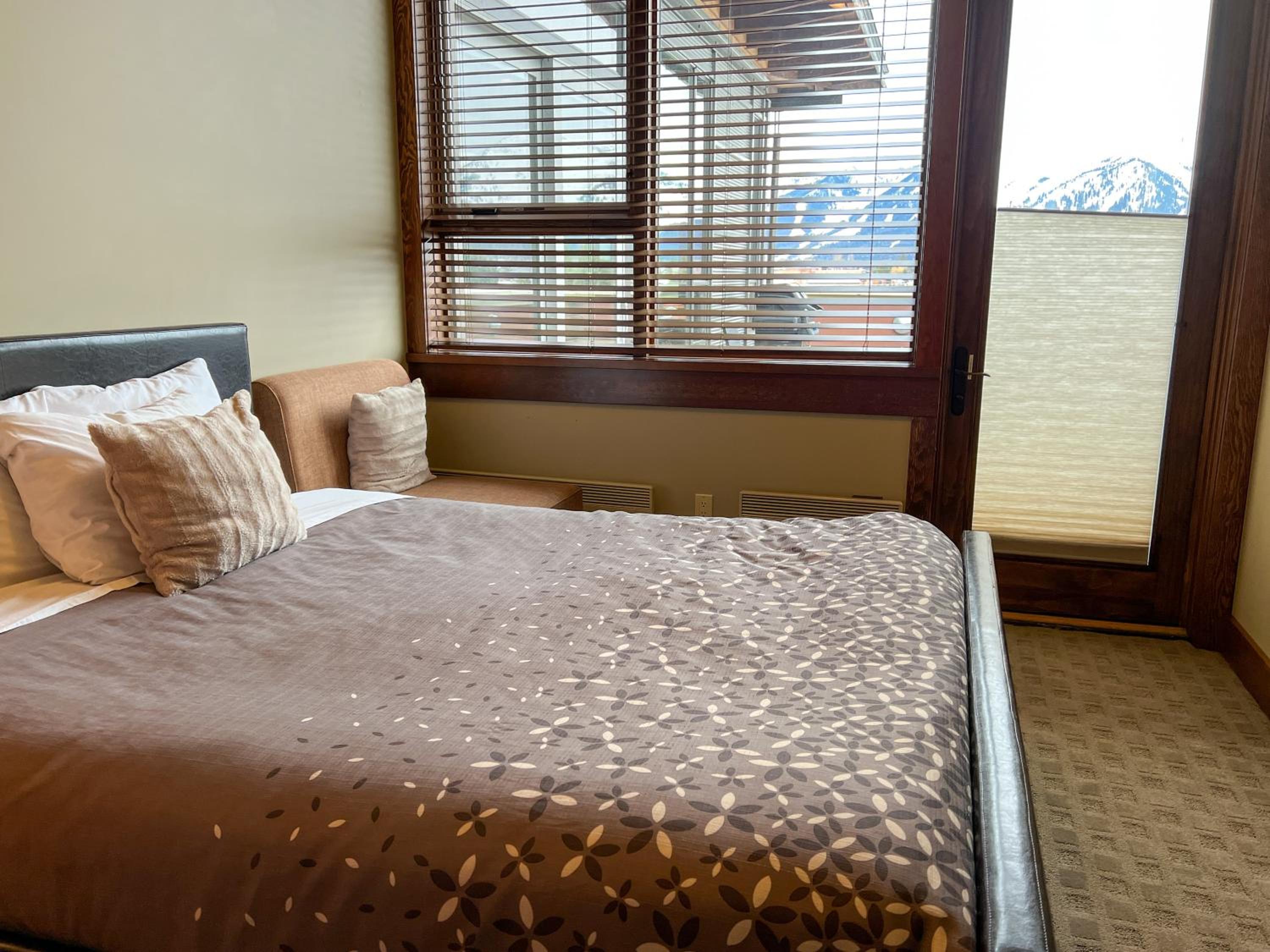 Luxurious 901 Condos by Fernie Central Reservations