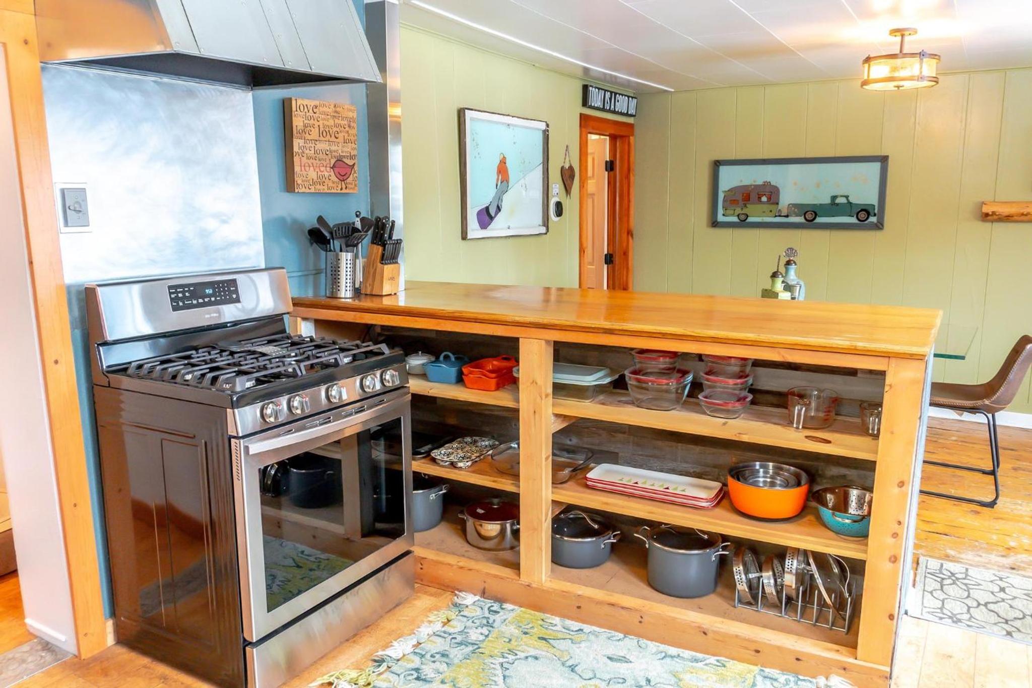 Lodge on Leiter with hot tub! view 5