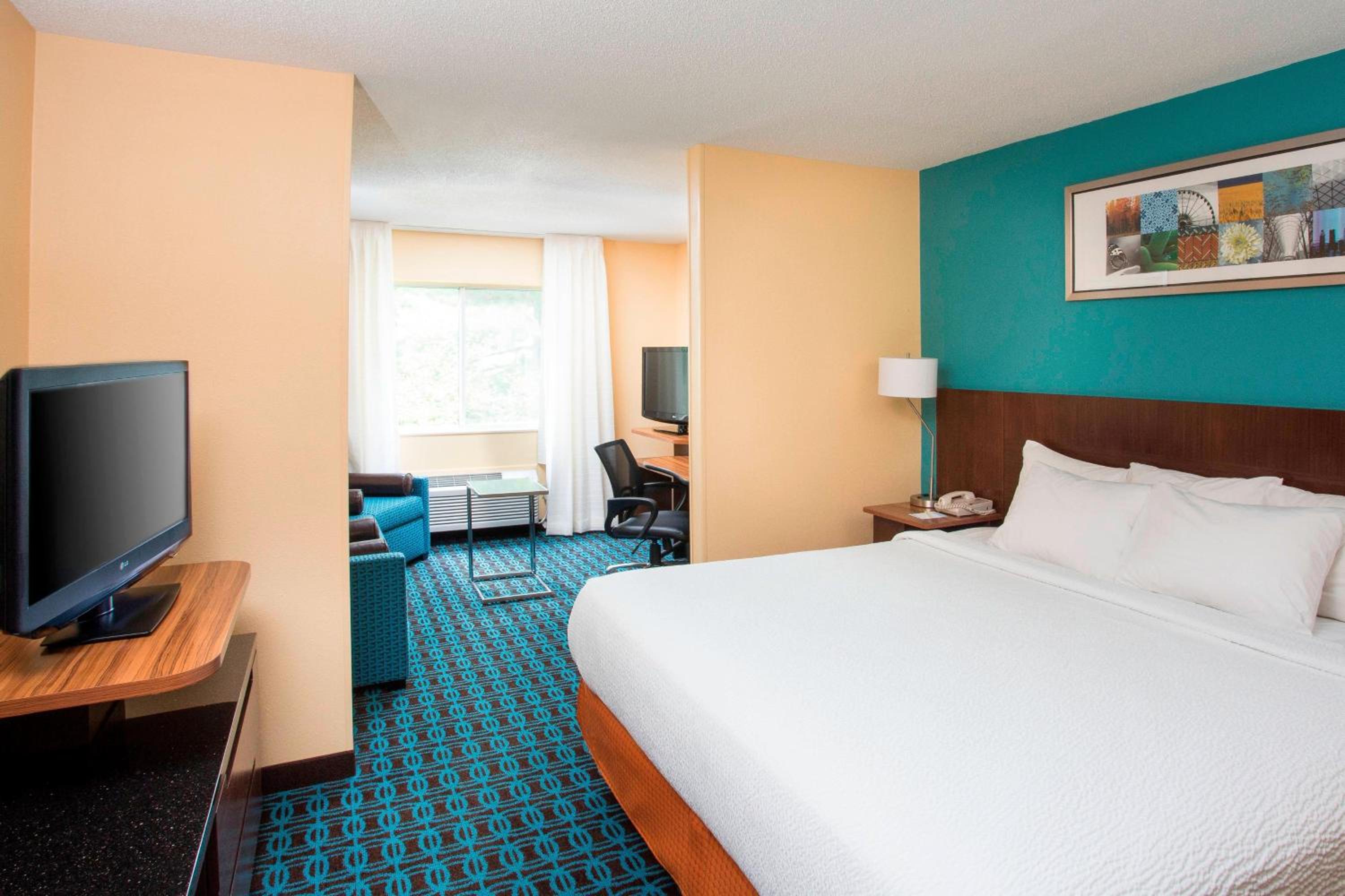 Quincy Vacations - Fairfield Inn  Suites by Marriott Quincy - Property Image 3
