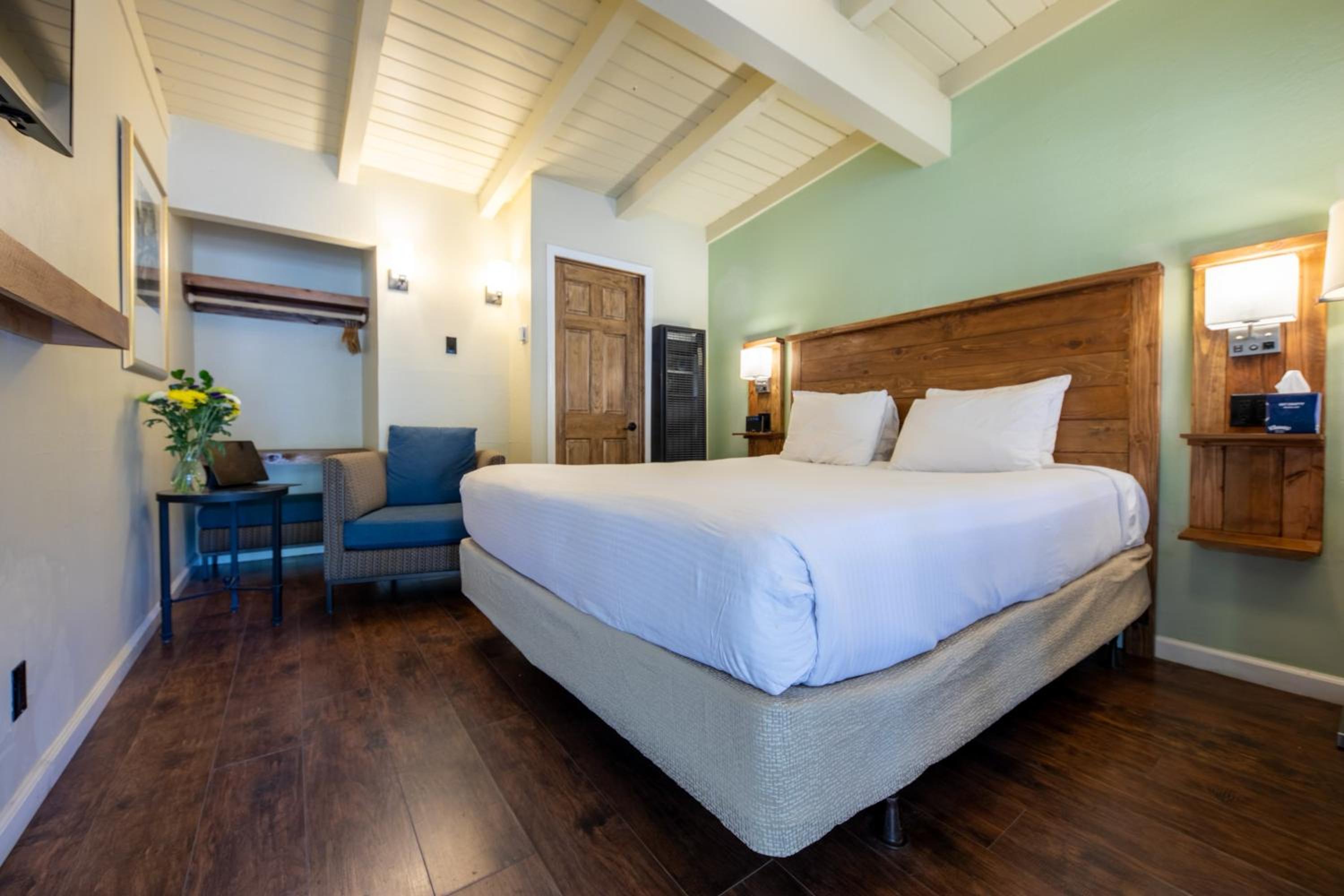 Lake Tahoe Vacations - Emerald Bay Lodge - Property Image 18