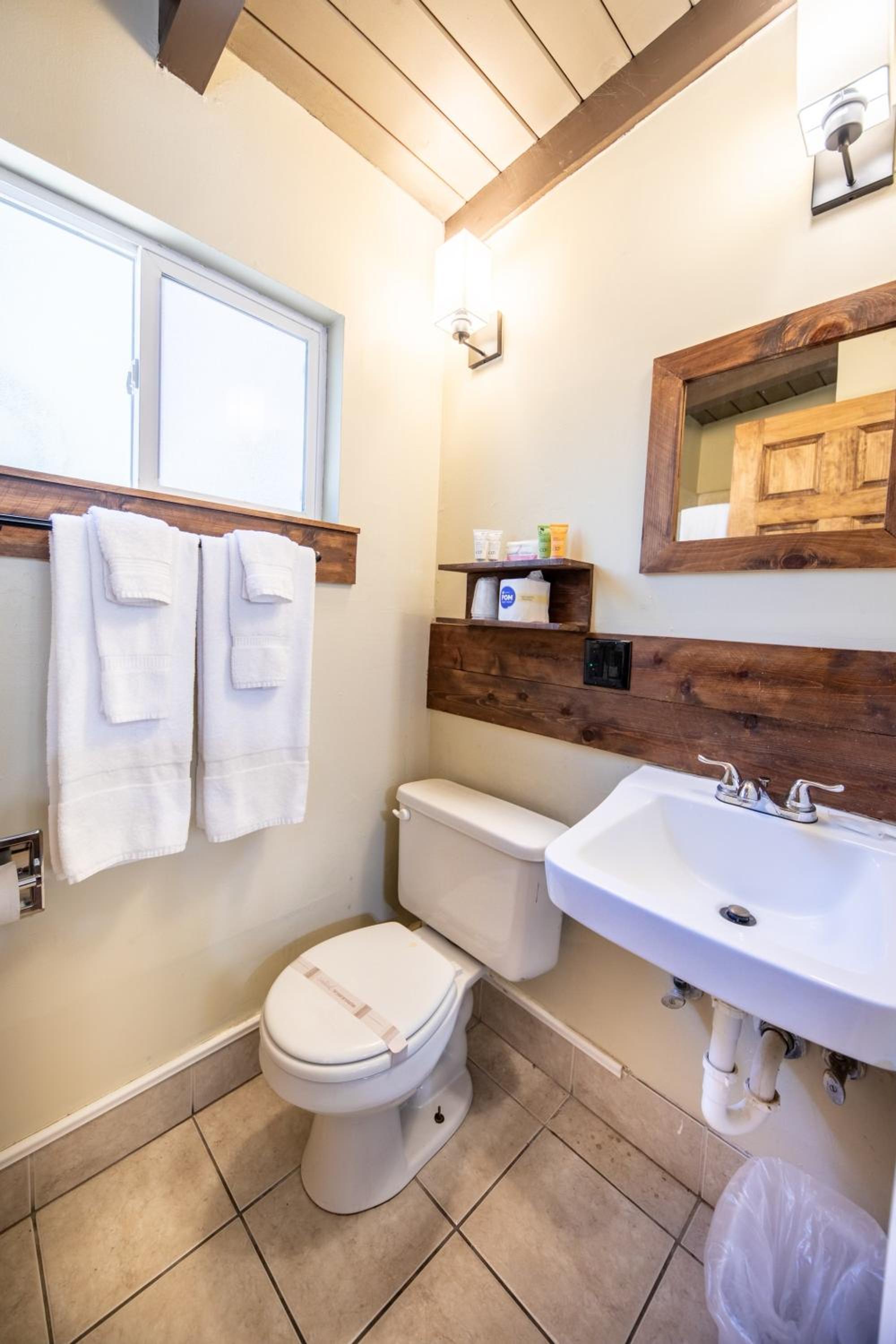 Lake Tahoe Vacations - Emerald Bay Lodge - Property Image 7