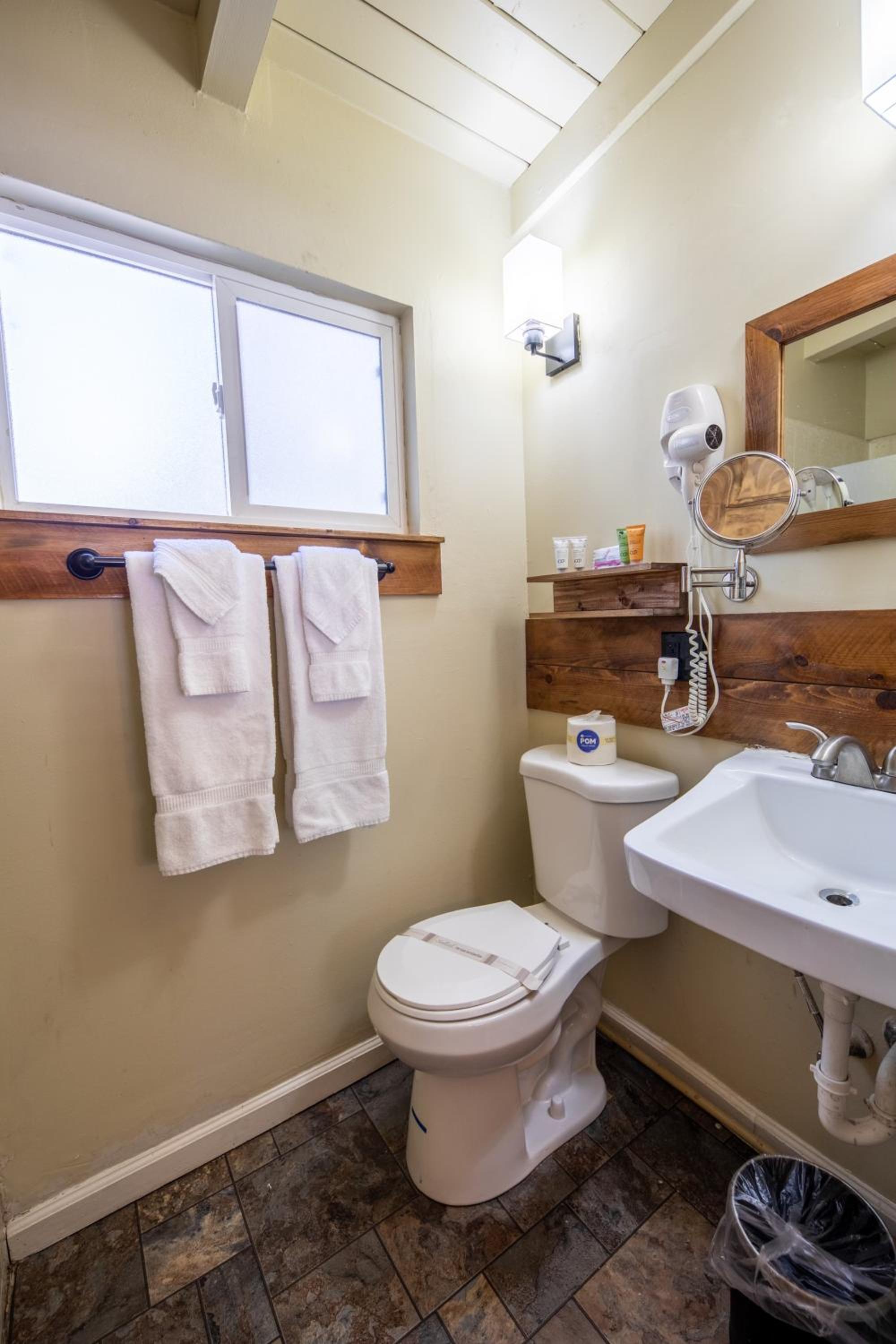Lake Tahoe Vacations - Emerald Bay Lodge - Property Image 3