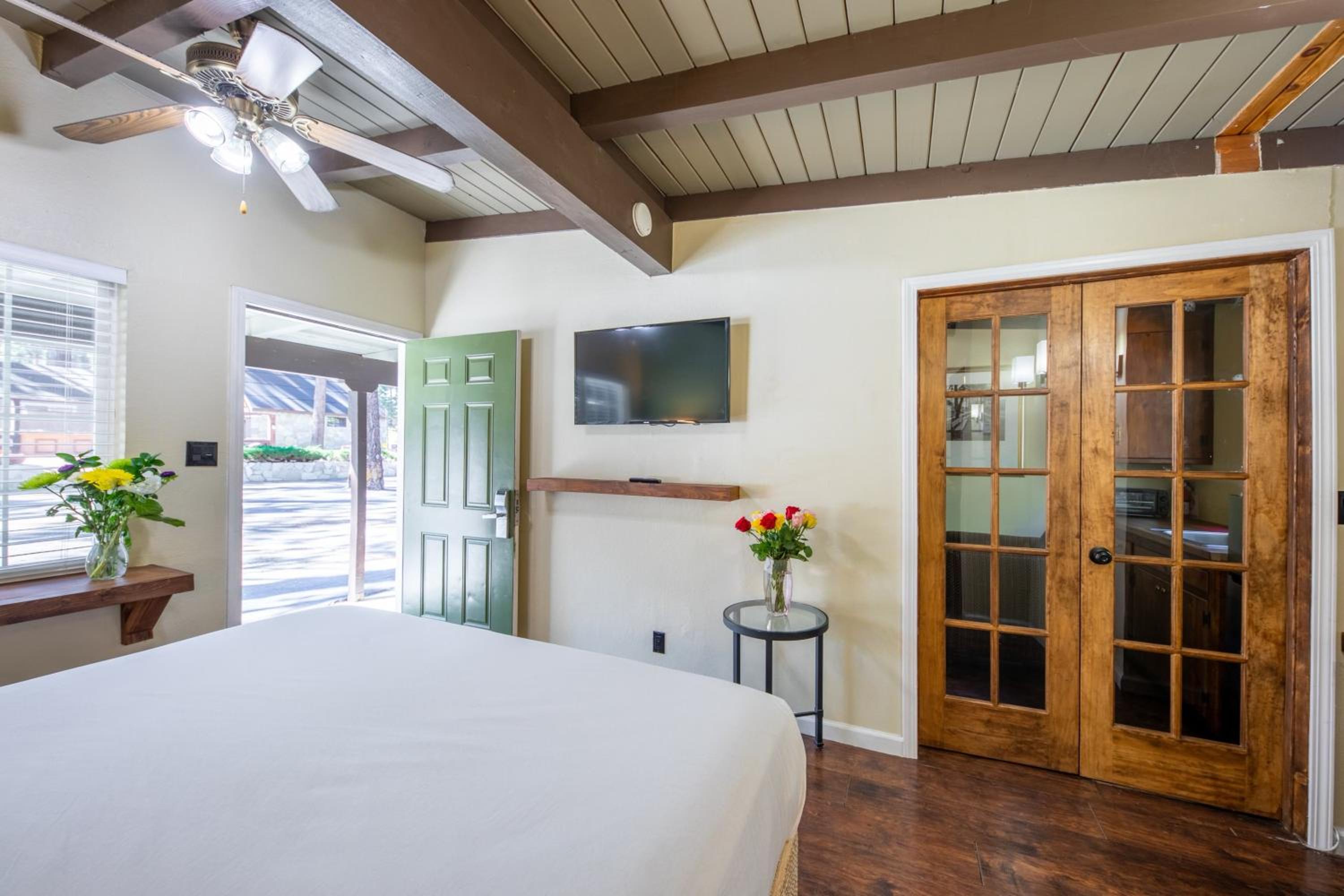Lake Tahoe Vacations - Emerald Bay Lodge - Property Image 19