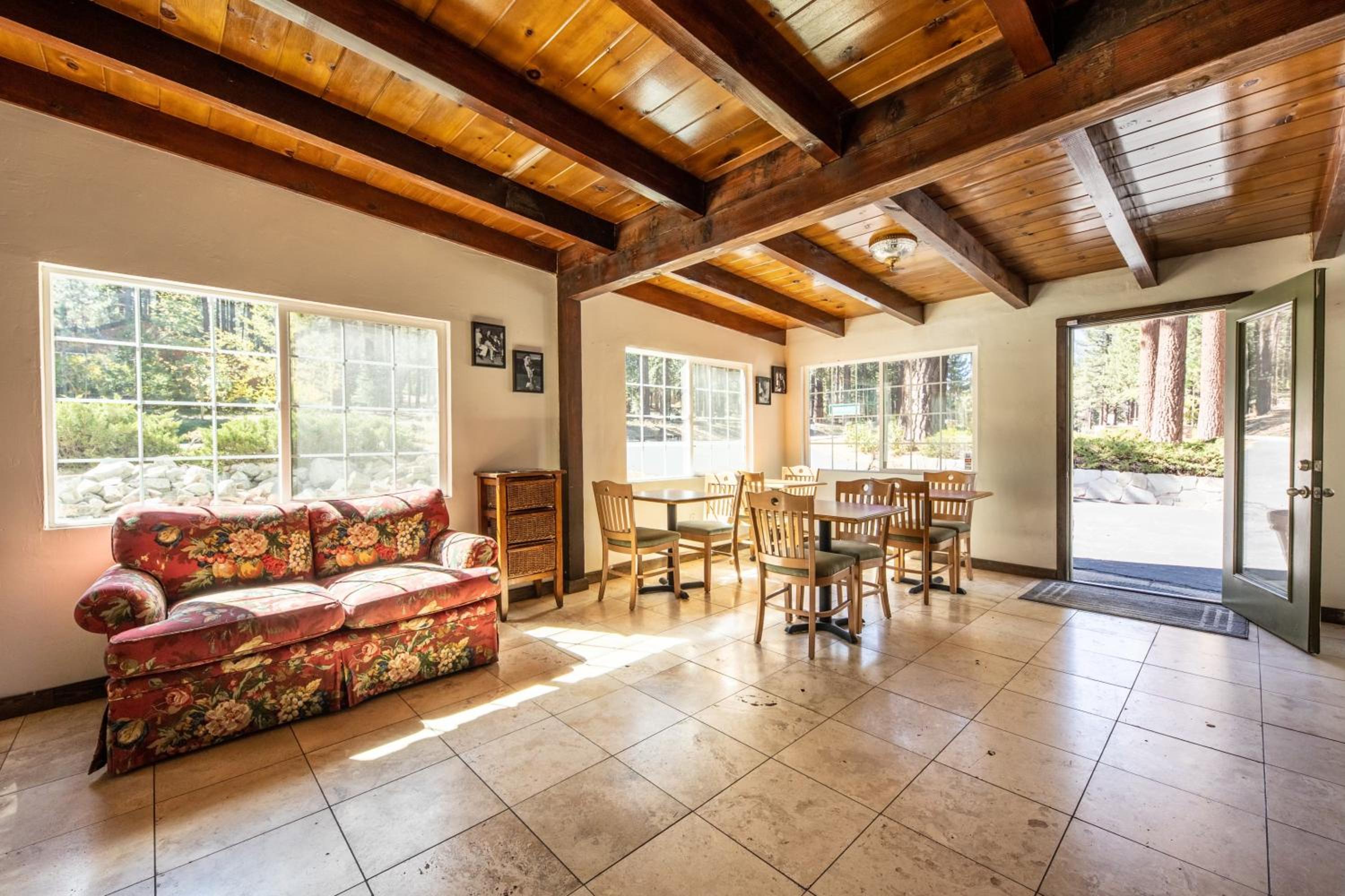 Lake Tahoe Vacations - Emerald Bay Lodge - Property Image 16