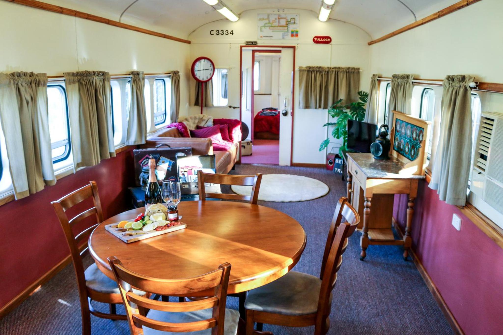 Carriageway Retreat - Unique Red Rattler Carriages and Units