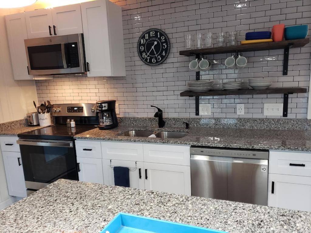 Kure Beach Cottage-Fully Updated--1 block- welcome dogs for modest fee view 3