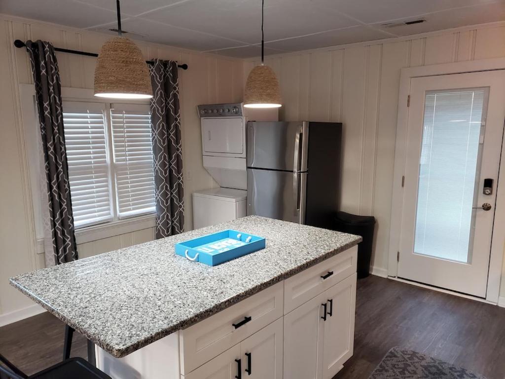 Kure Beach Cottage-Fully Updated--1 block- welcome dogs for modest fee view 5