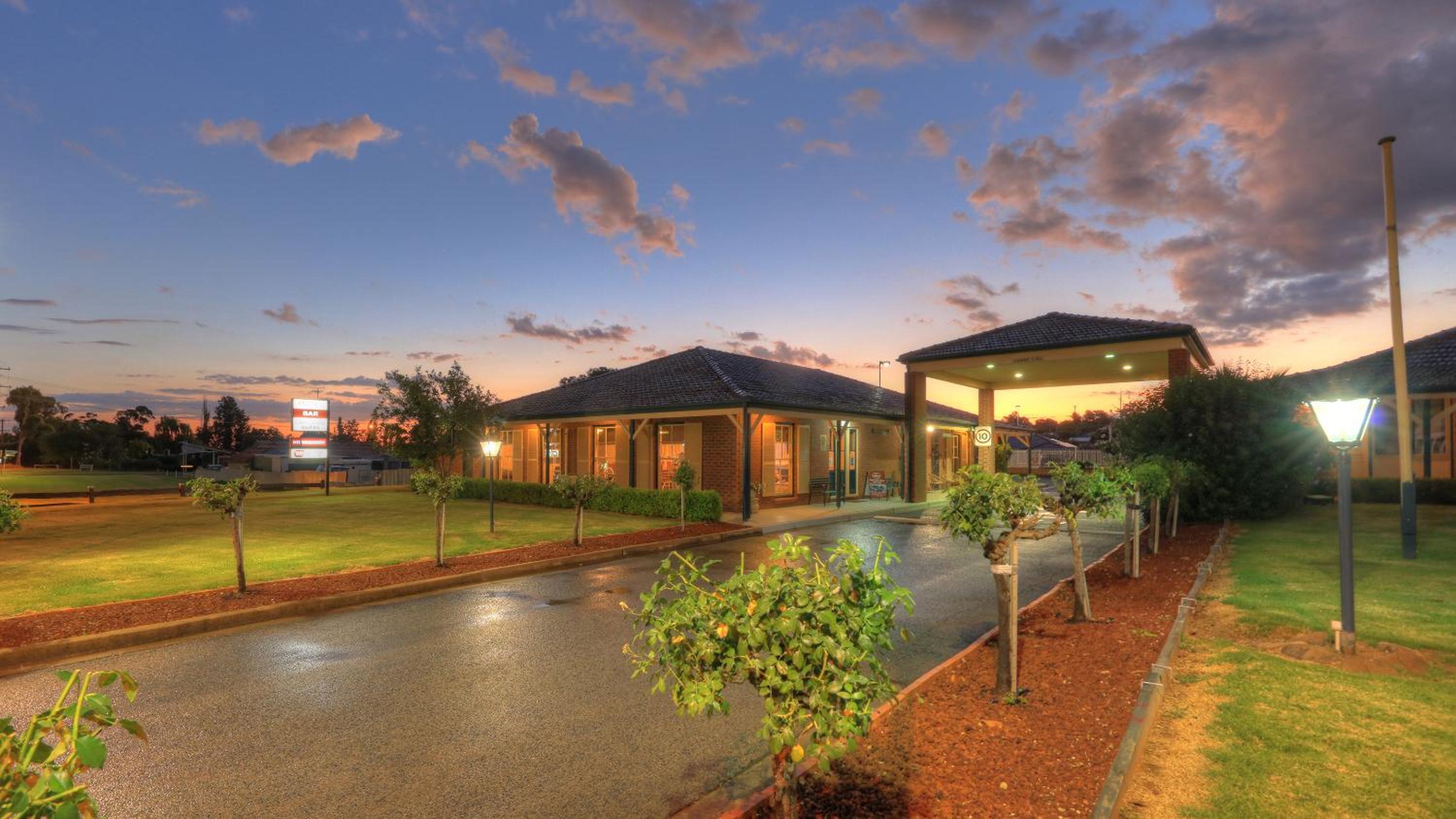 Bushman's Motor Inn