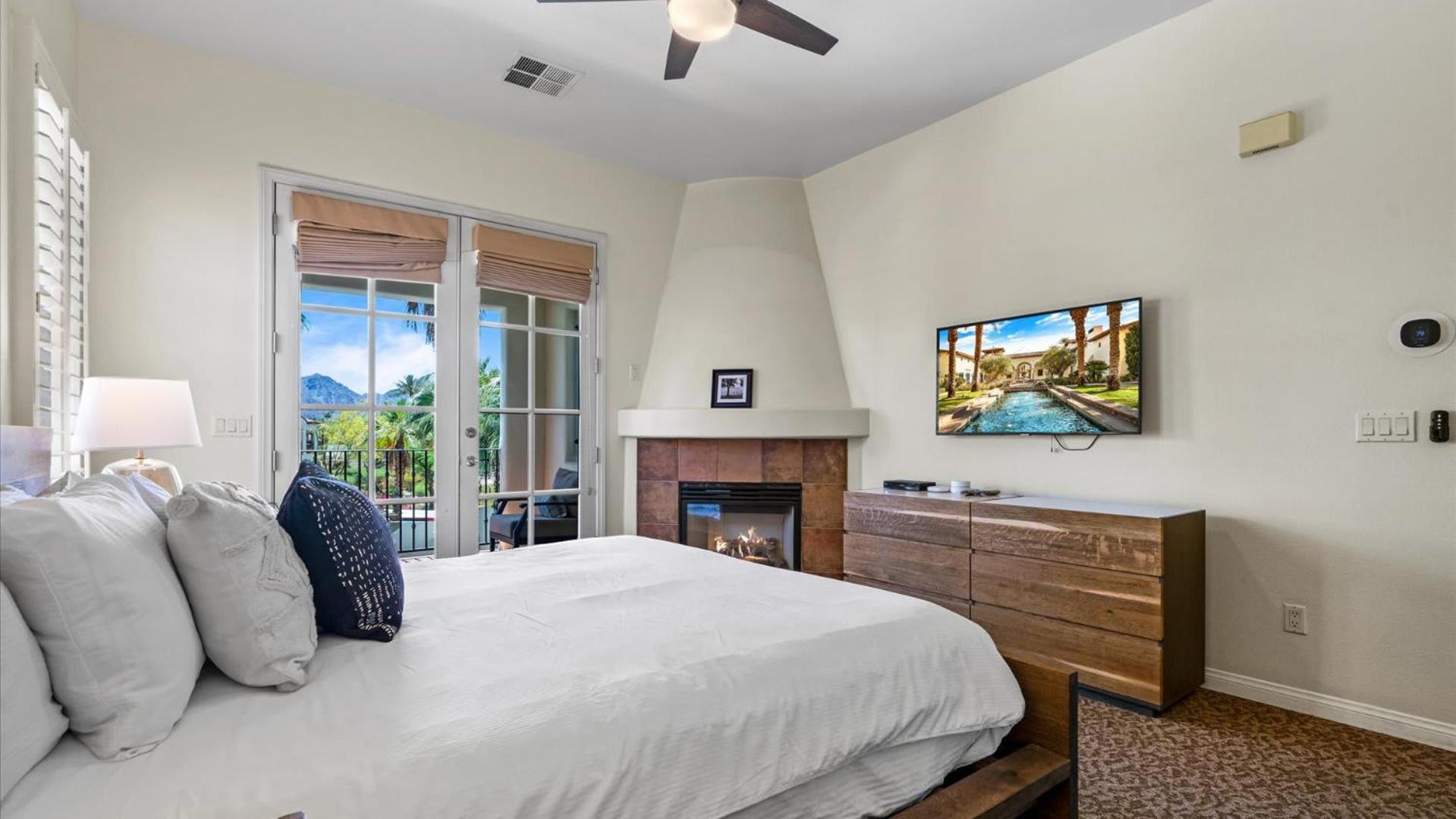 LV014 Legacy Villas Studio Overlooking the Pool view 4