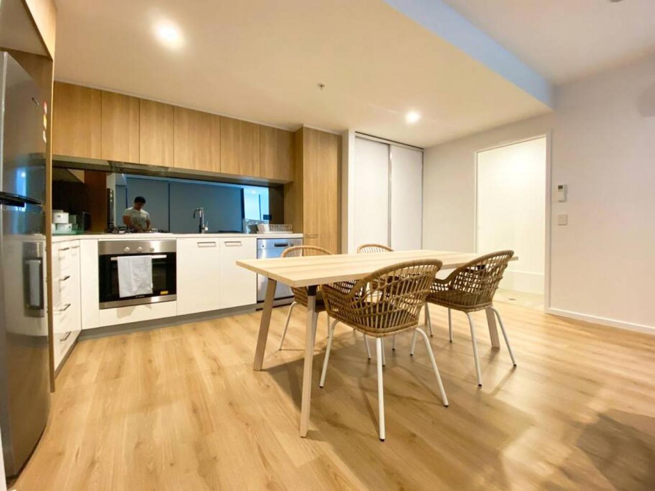 Beautiful 2BR Apt at Adelaide CBD with Pool-Gym-BBQ