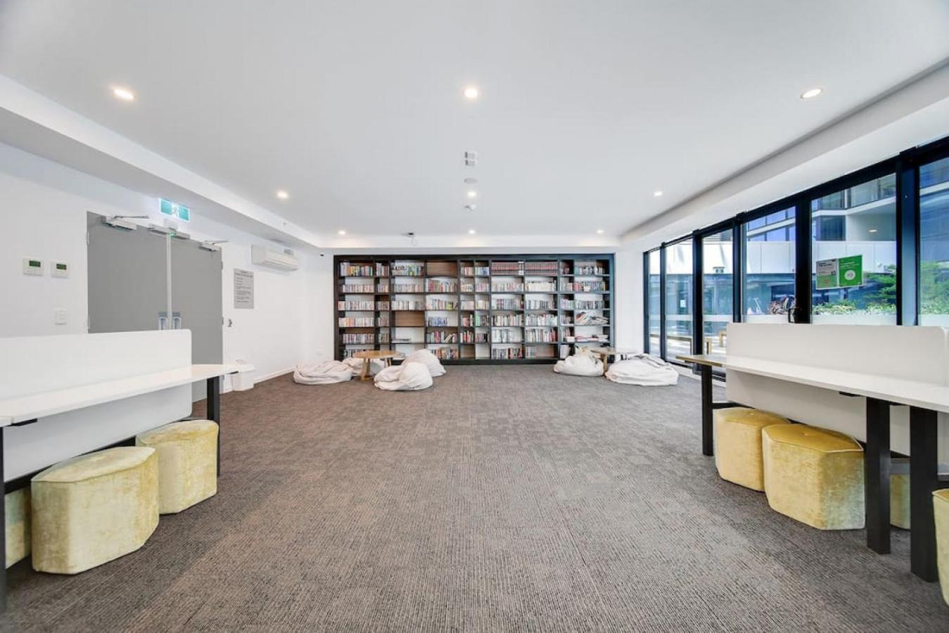 Beautiful 2BR Apt at Adelaide CBD with Pool-Gym-BBQ