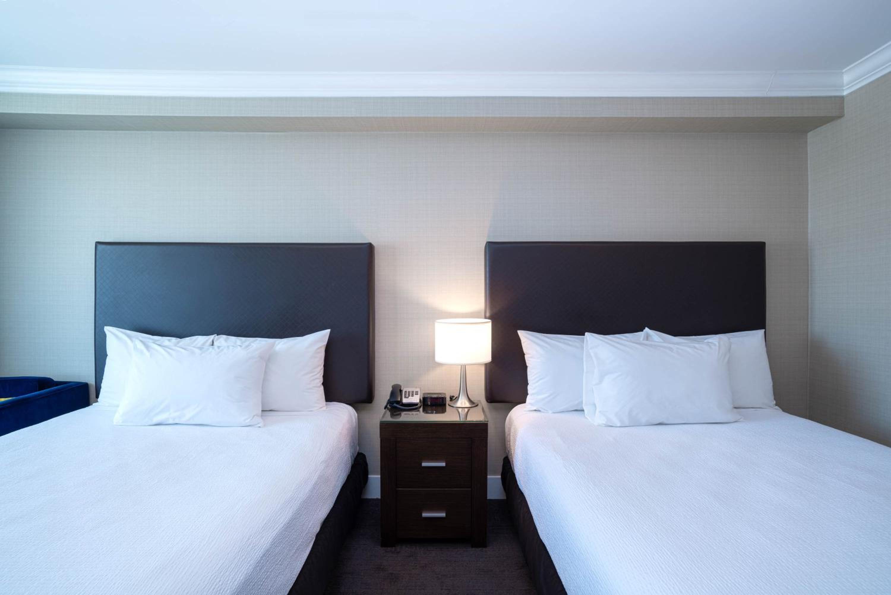 Toronto Vacations - Sandman Hotel Oakville - Property Image 2