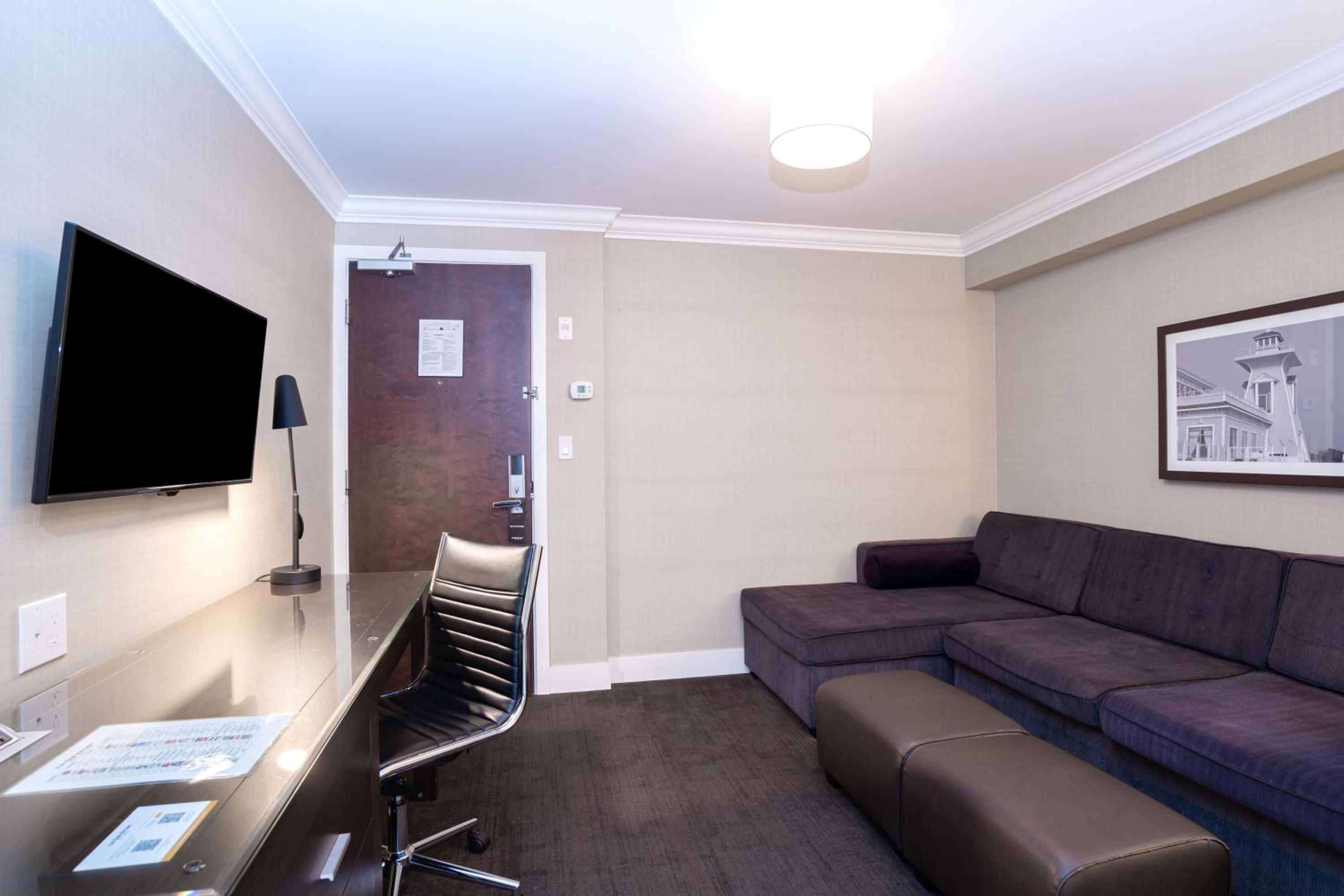 Sandman Hotel Oakville - Property Image 42