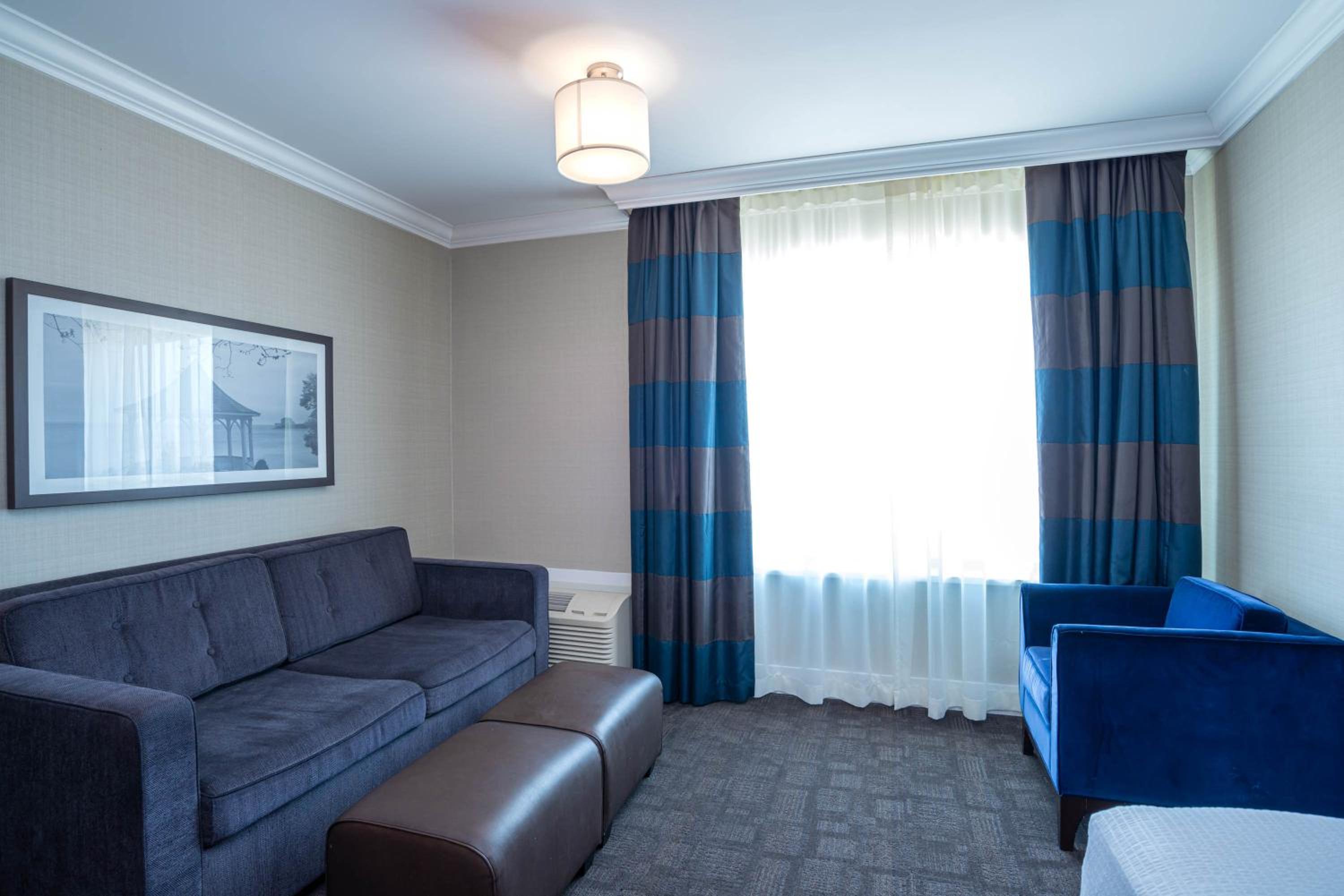 Sandman Hotel Oakville - Property Image 6