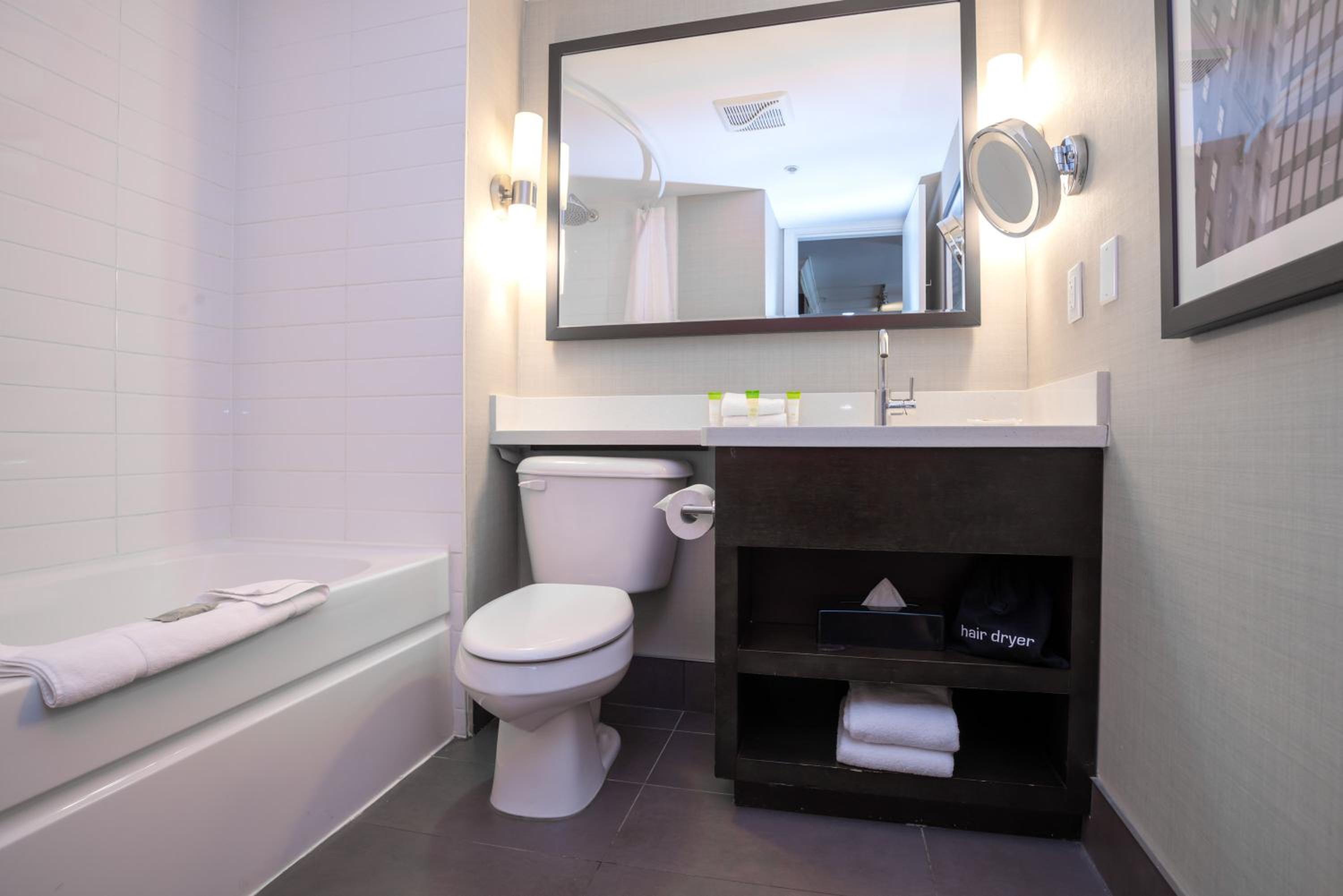 Sandman Hotel Oakville - Property Image 33