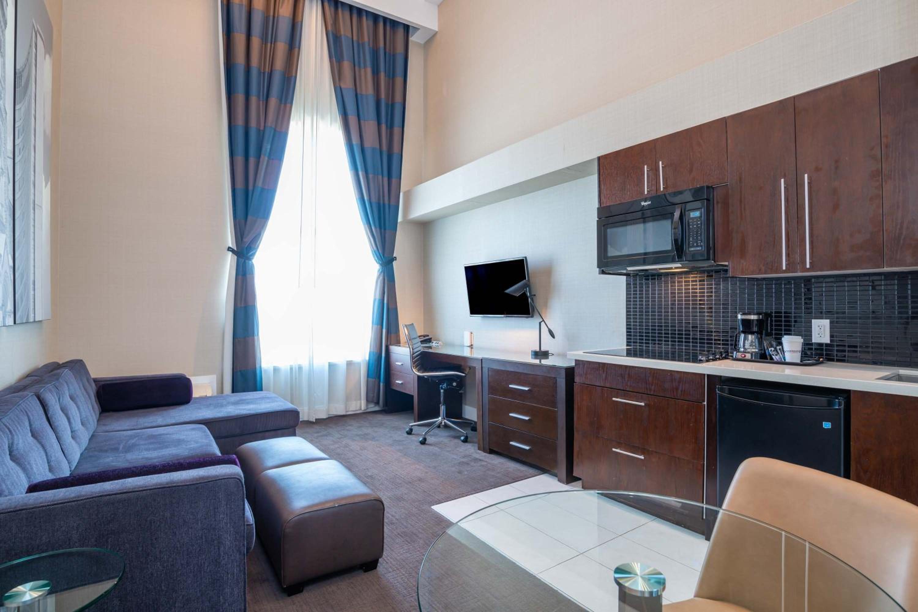 Sandman Hotel Oakville - Property Image 19