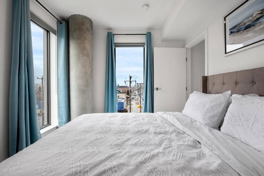 Exquisite 2 Bed Condo near DT Core WFree Parking