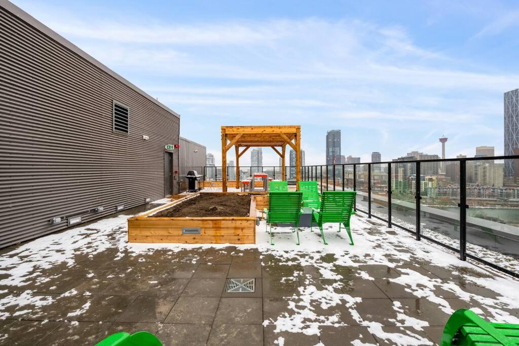 Exquisite 2 Bed Condo near DT Core WFree Parking