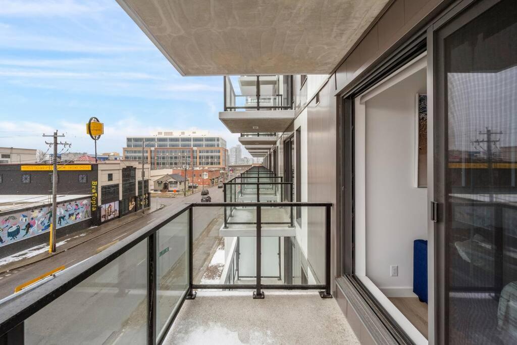 Exquisite 2 Bed Condo near DT Core WFree Parking