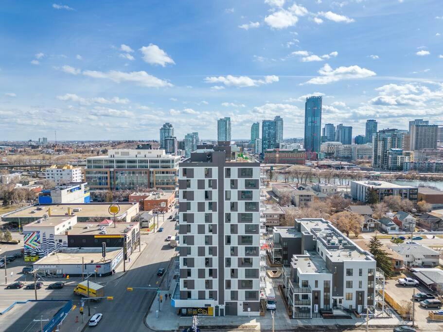 Exquisite 2 Bed Condo near DT Core WFree Parking