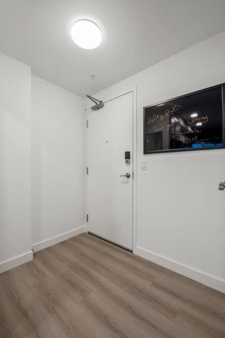 Exquisite 2 Bed Condo near DT Core WFree Parking