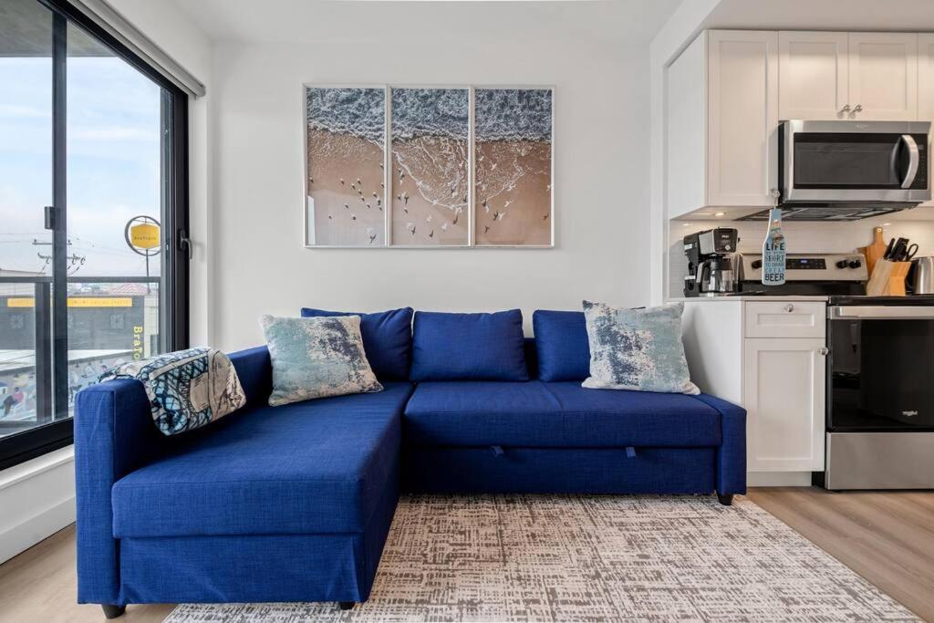 Exquisite 2 Bed Condo near DT Core WFree Parking